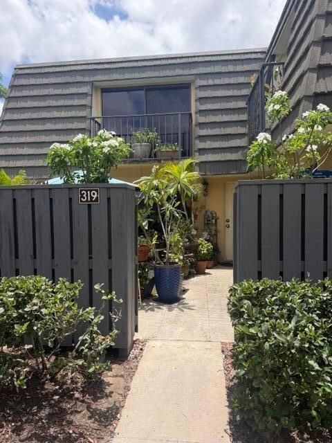 319 3rd Way — photo