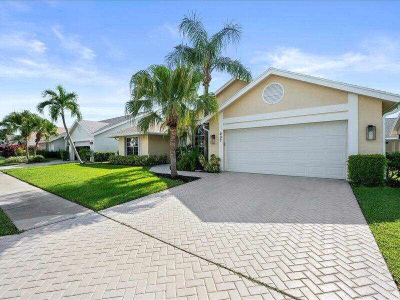 237 W Moccasin Trail W — photo