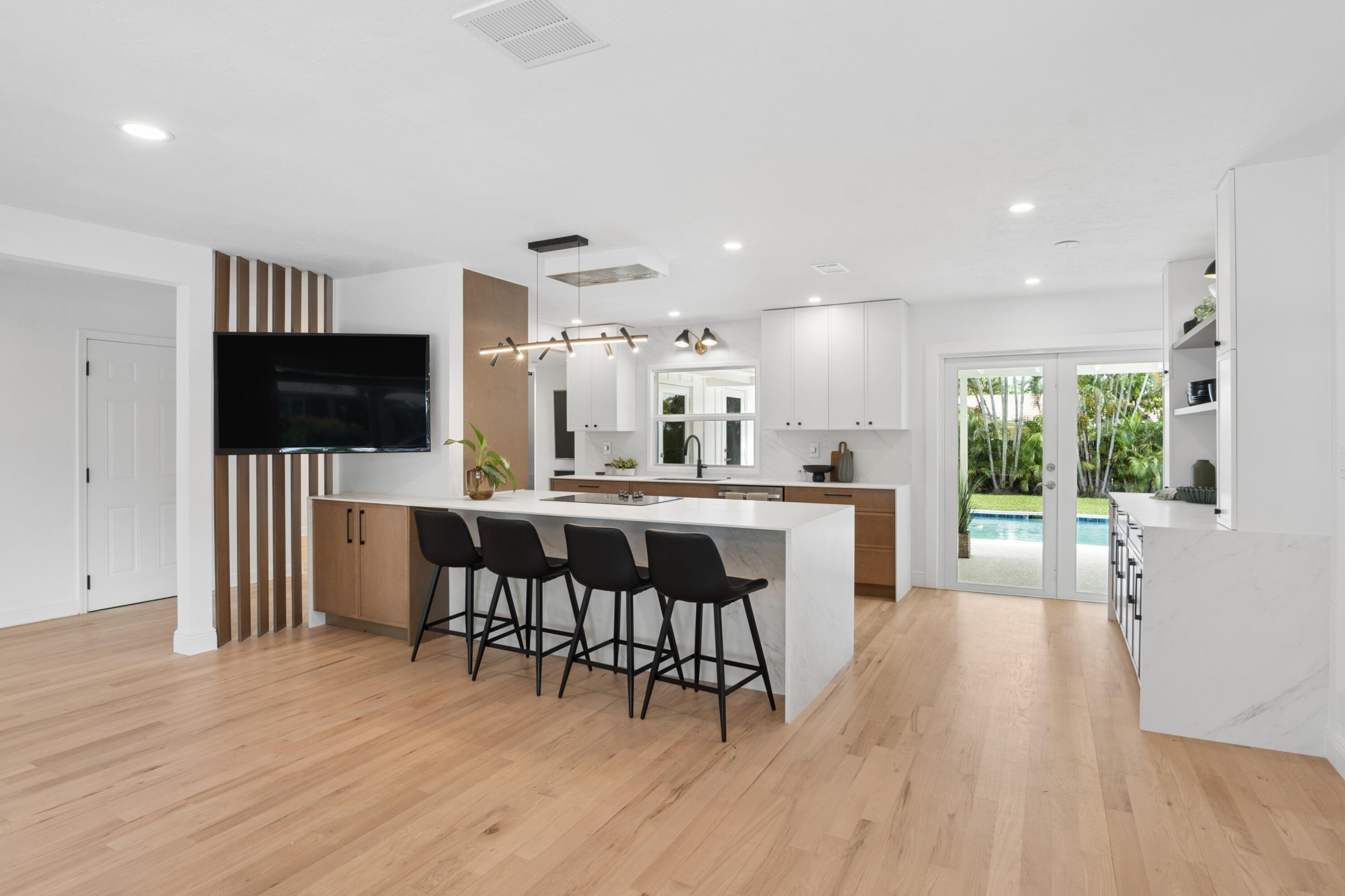 1551 SW 10th Street — photo
