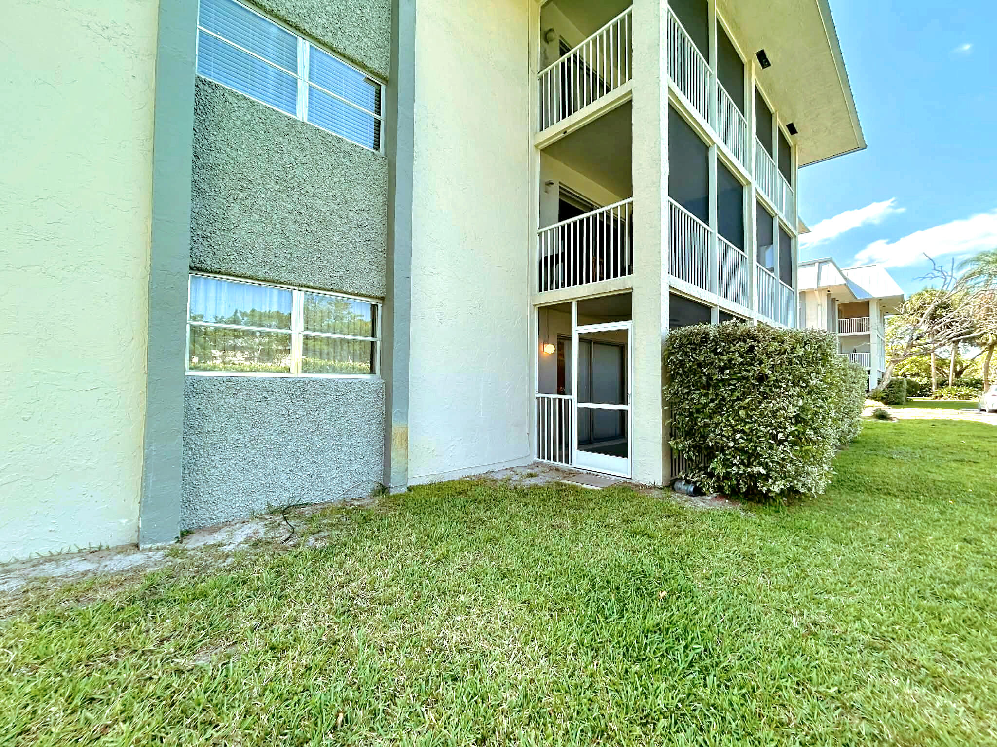 2960 Riverside Drive 113-2 — photo