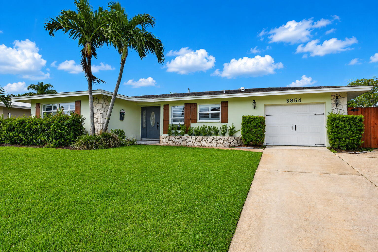 3854 Buttercup Circle S — photo