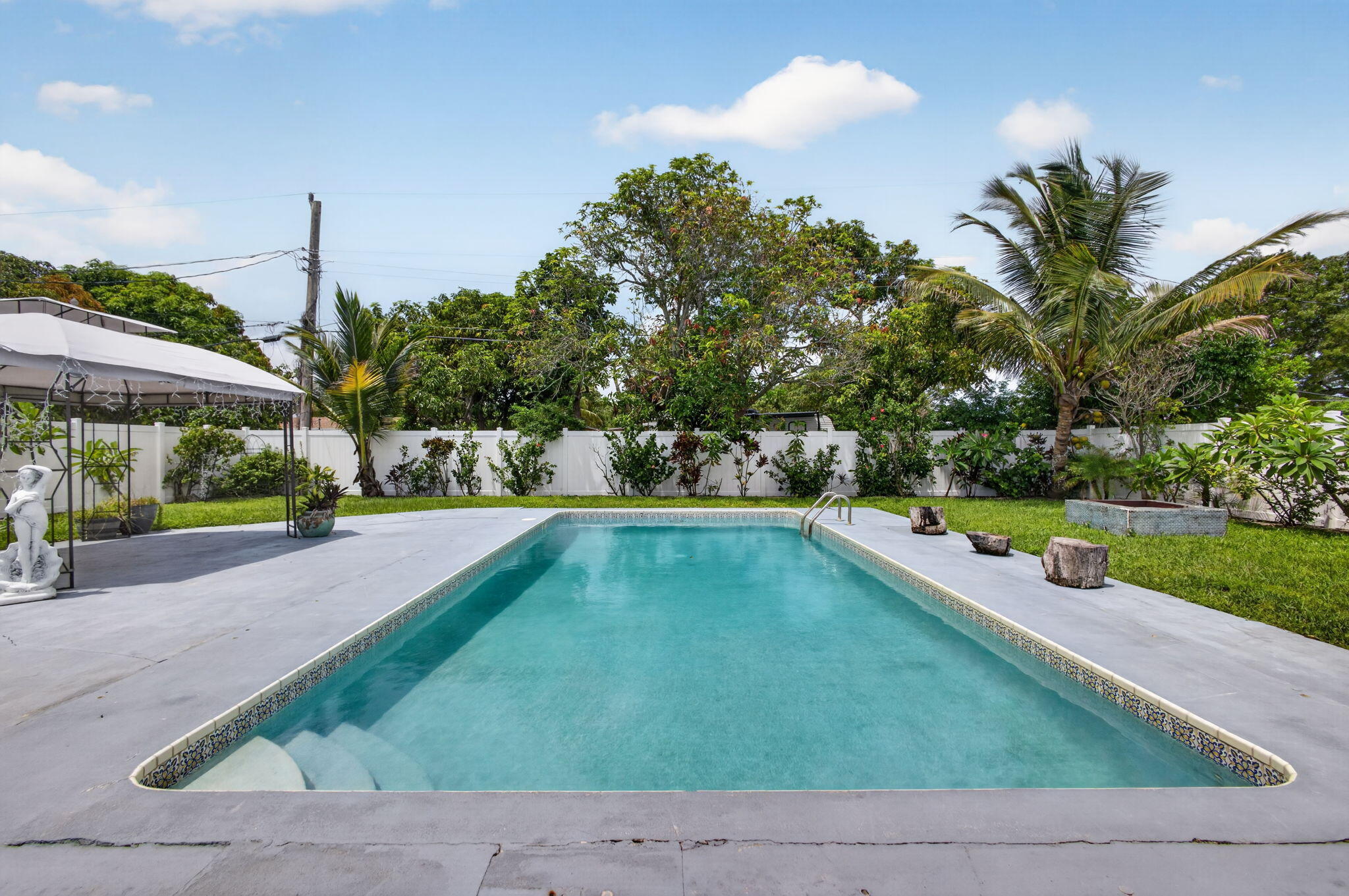 813 Date Palm Drive — photo