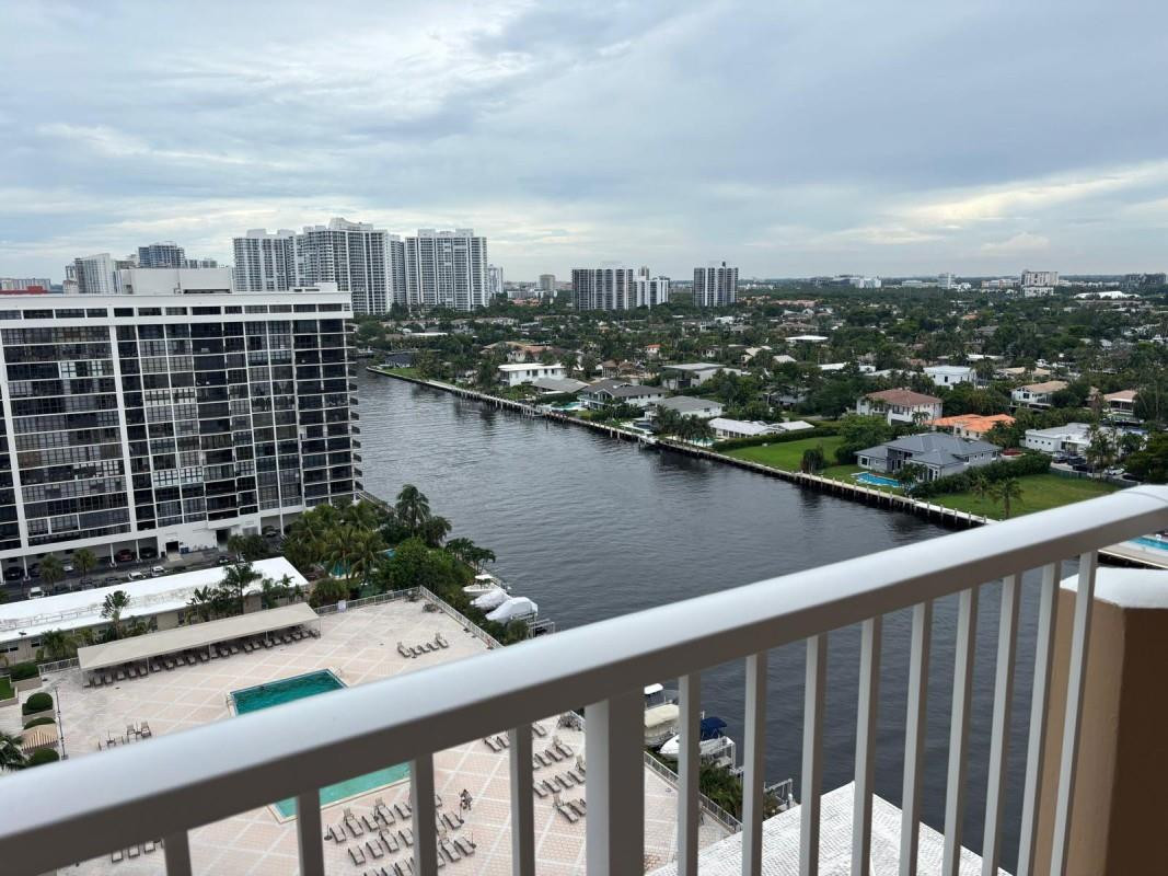1965 S Ocean Drive 16P — photo