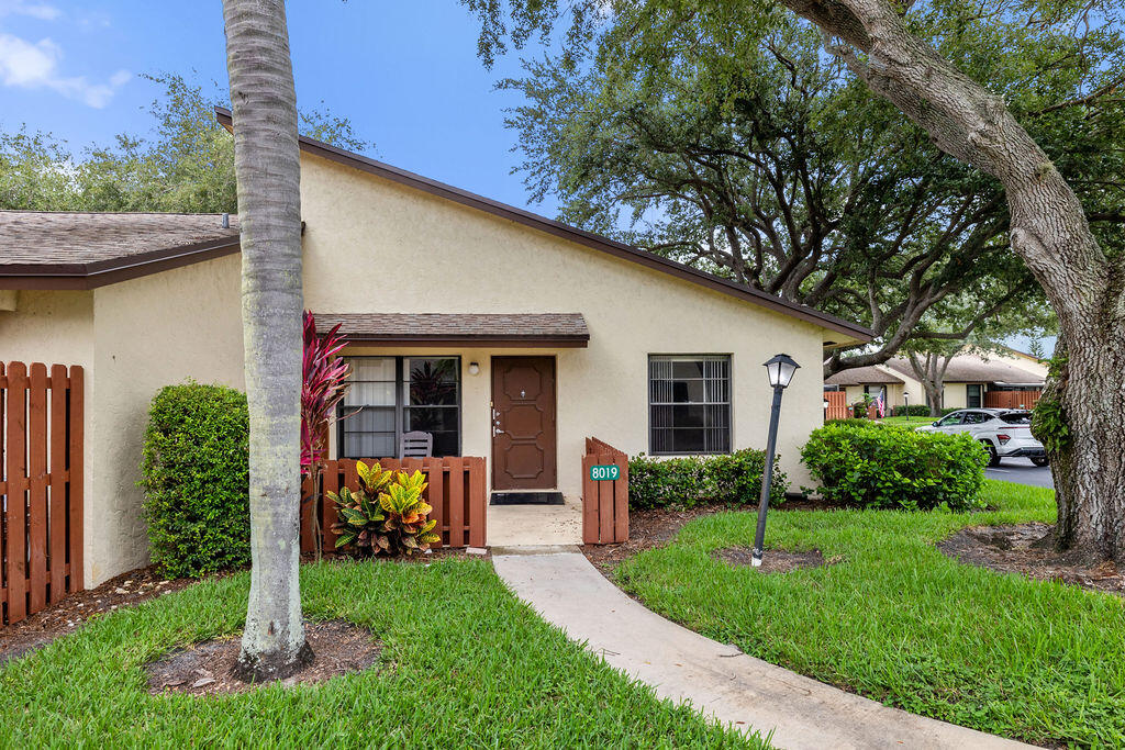 8019 SE Villa Circle — photo