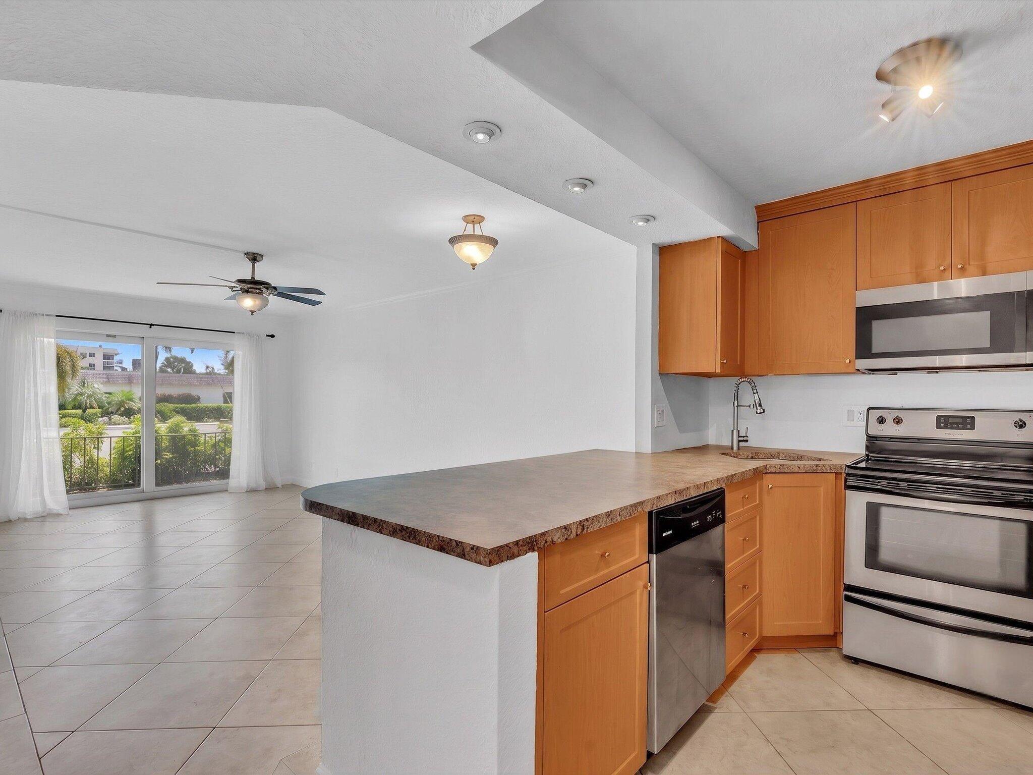 3002 NE 5th Terrace 105-B — photo