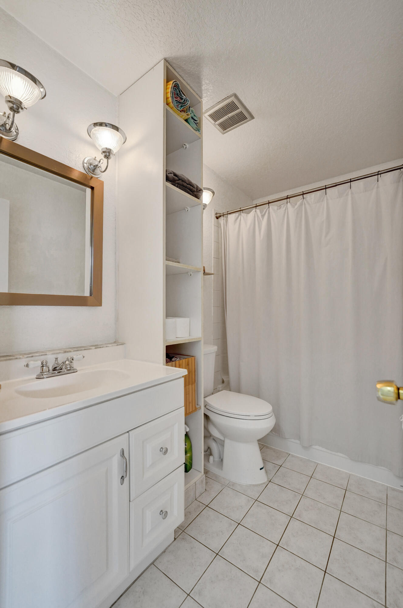 Home in Davie, FL 33324 — photo 2
