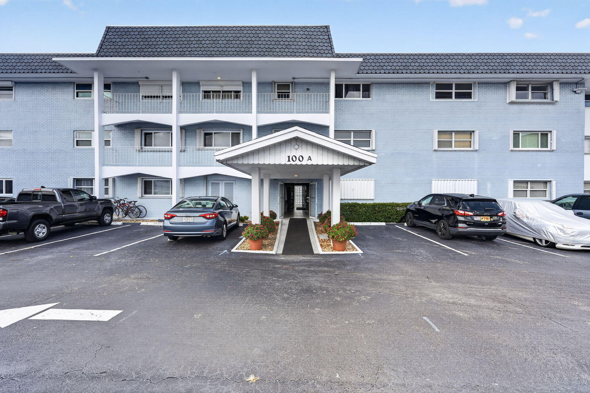 100 Shore Court 311 — photo