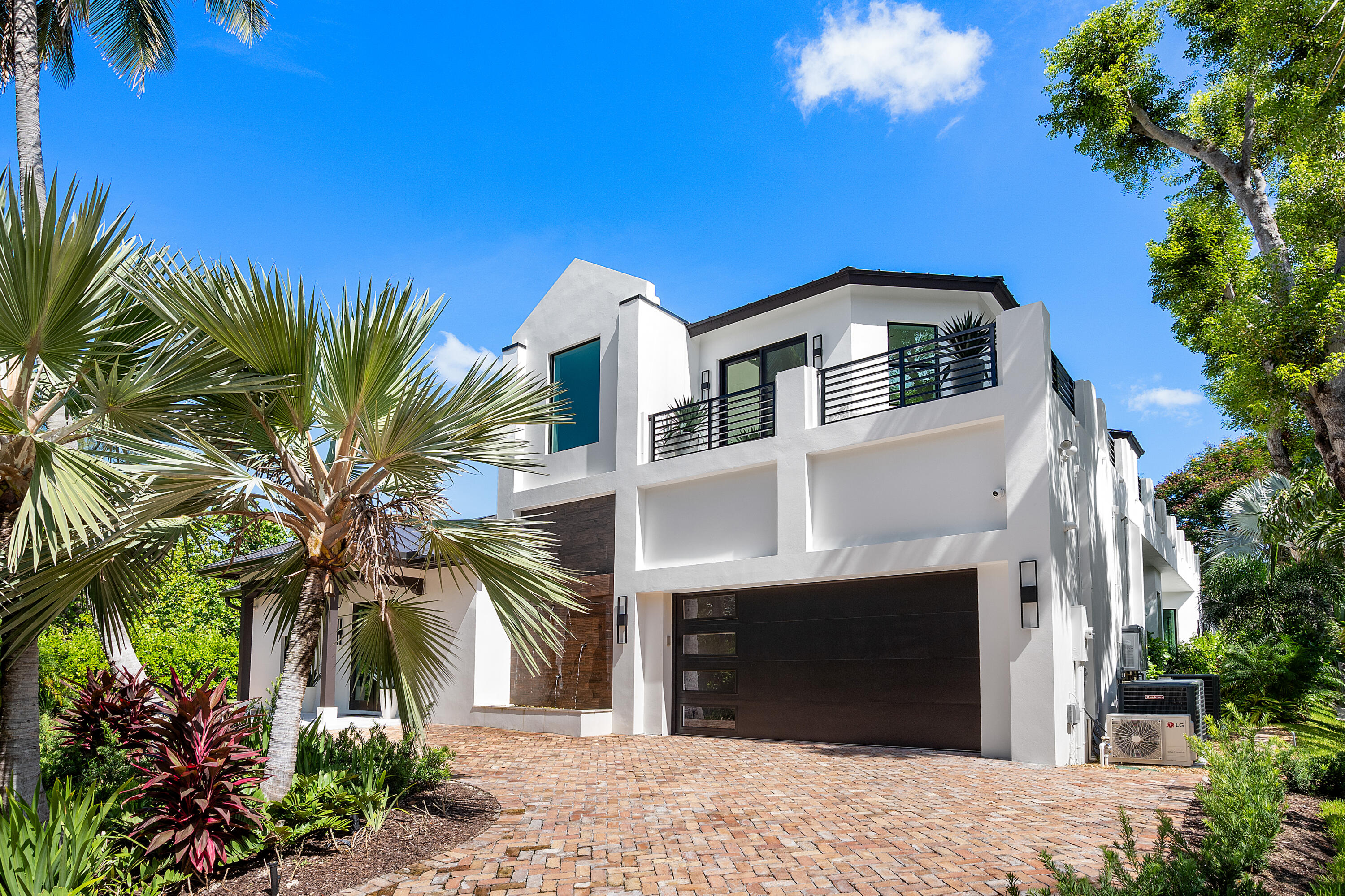 23 Coconut Lane — photo