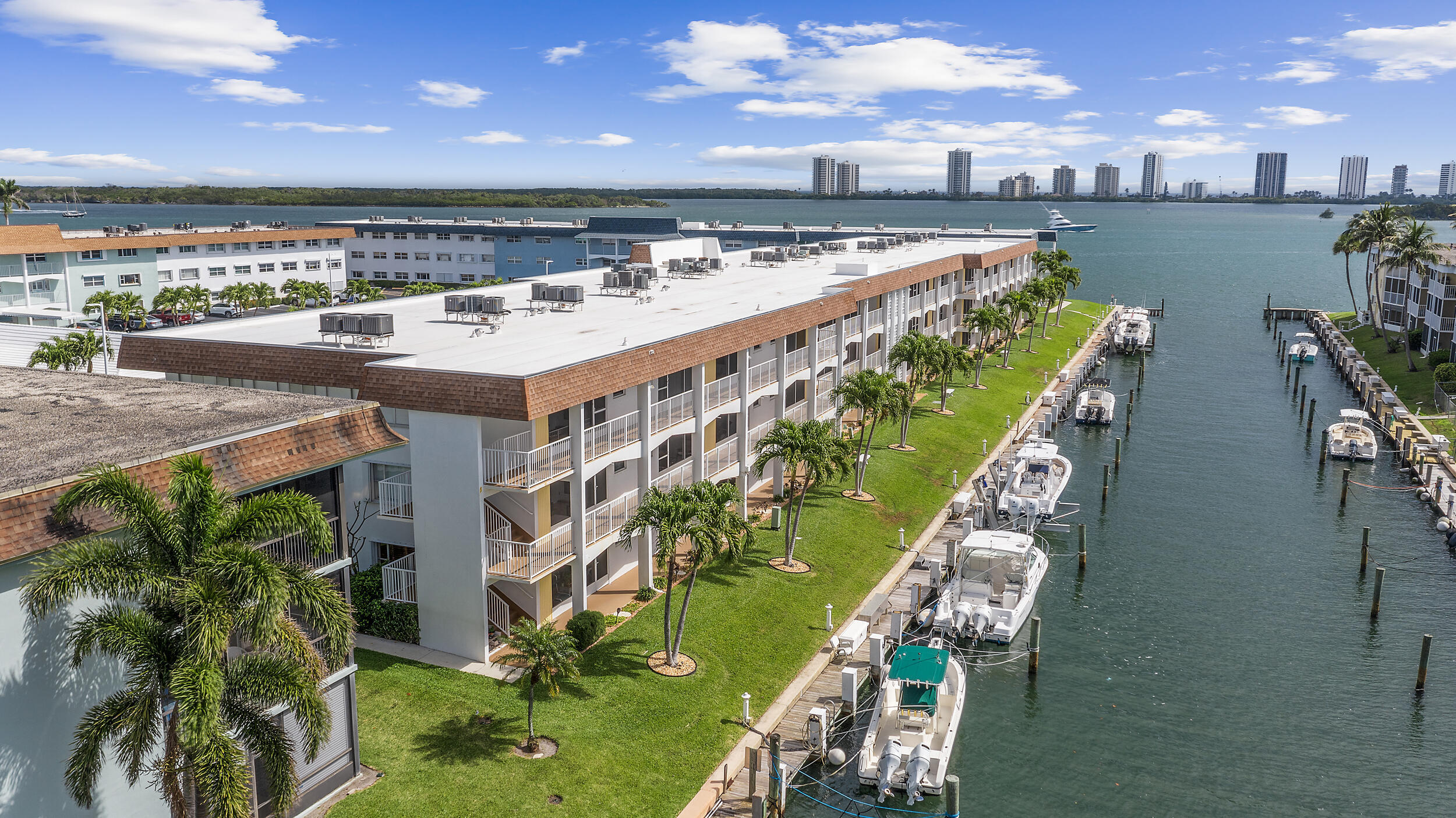 110 Shore Court 315 — photo