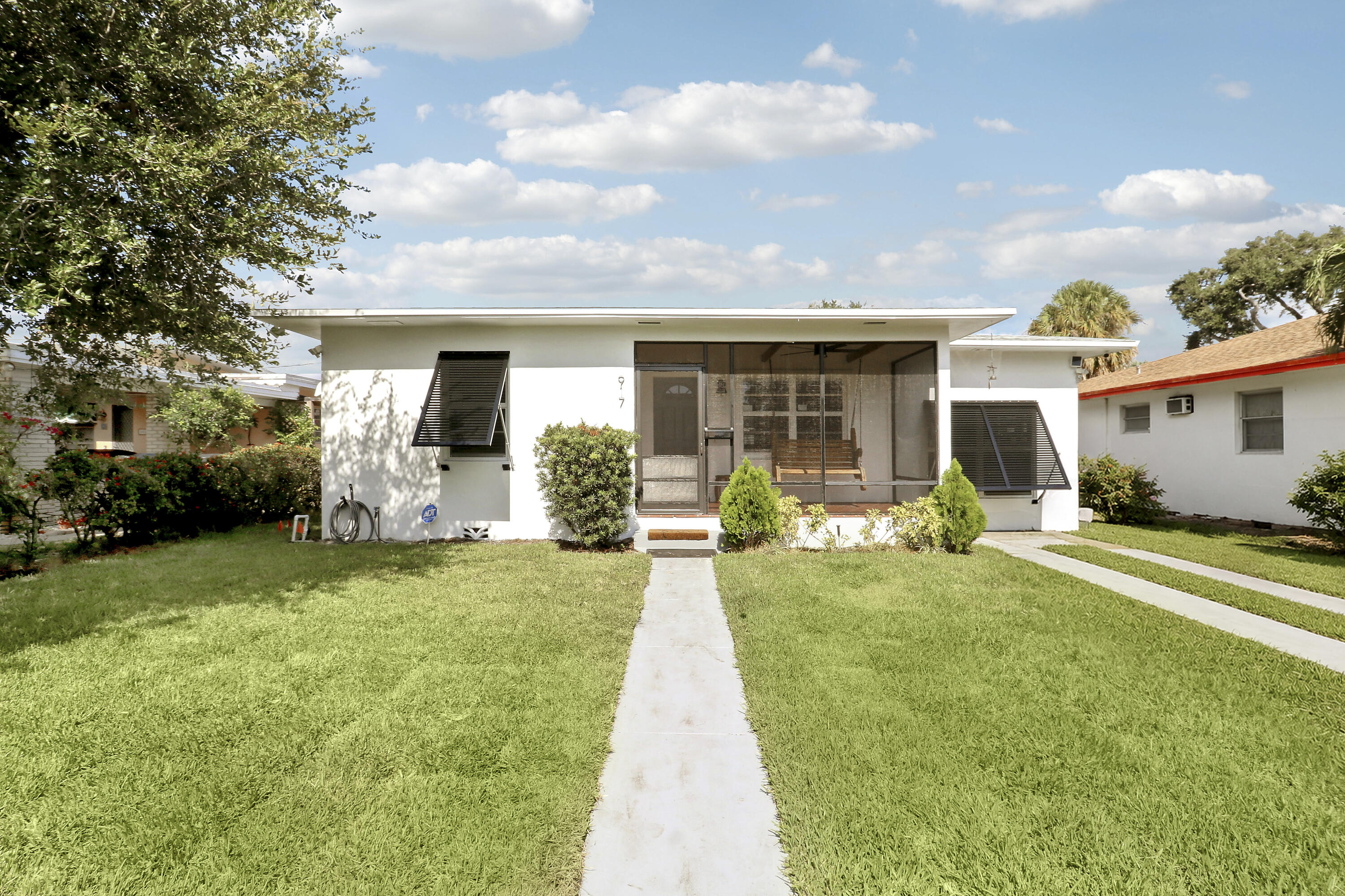917 N Ocean Breeze — photo