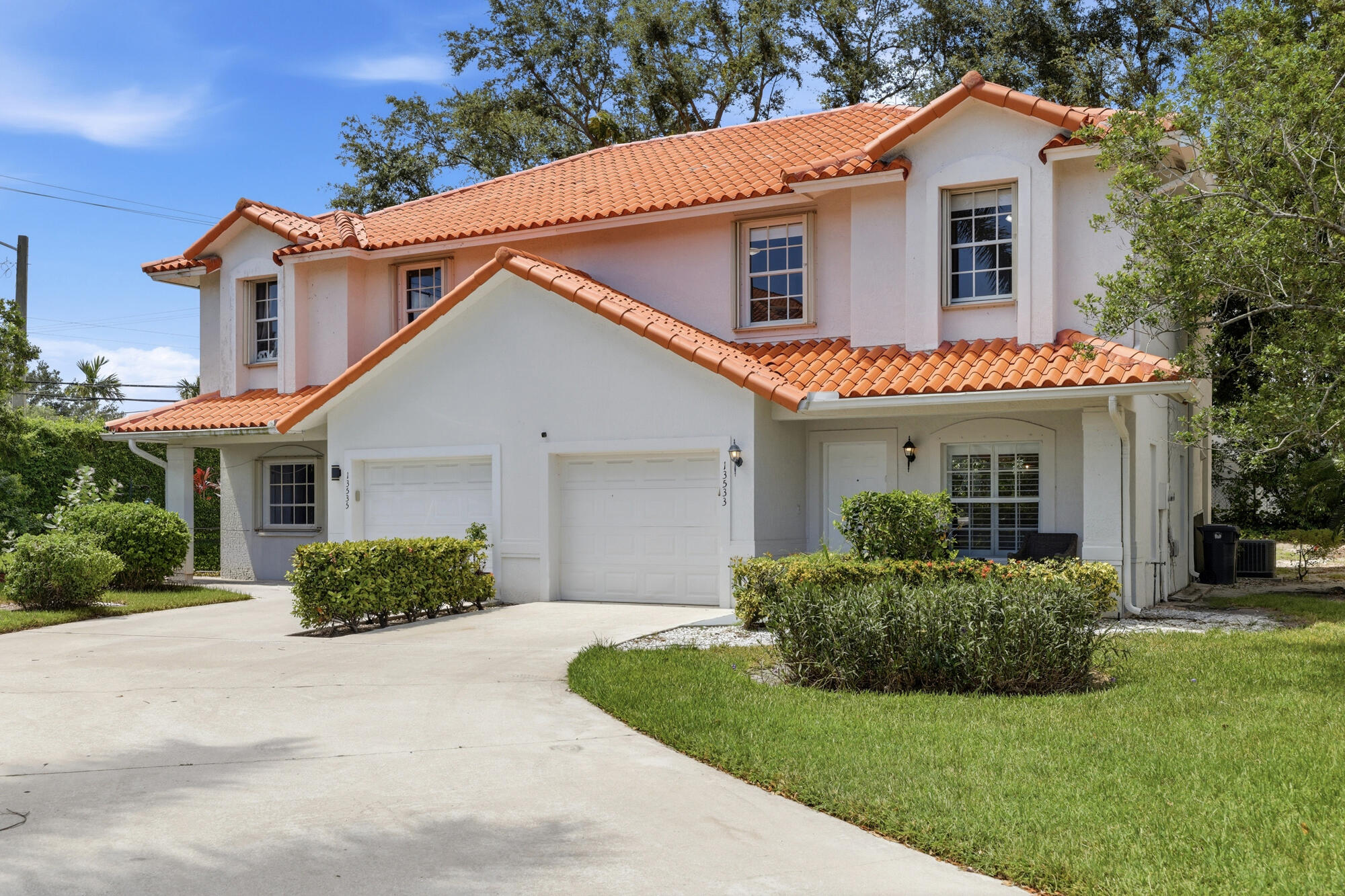 13533 Fountain View Boulevard — photo