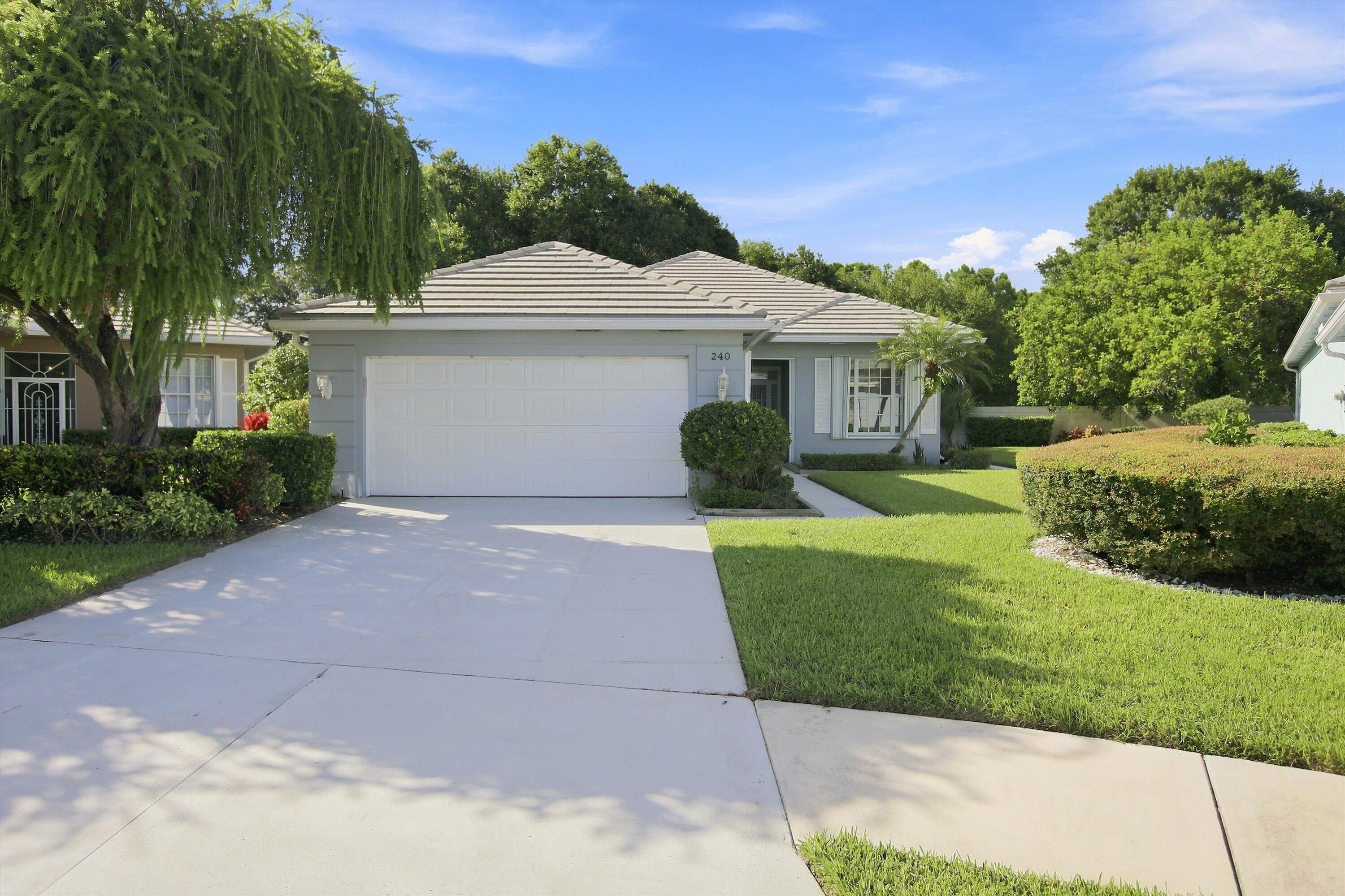 240 NW Bentley Circle — photo