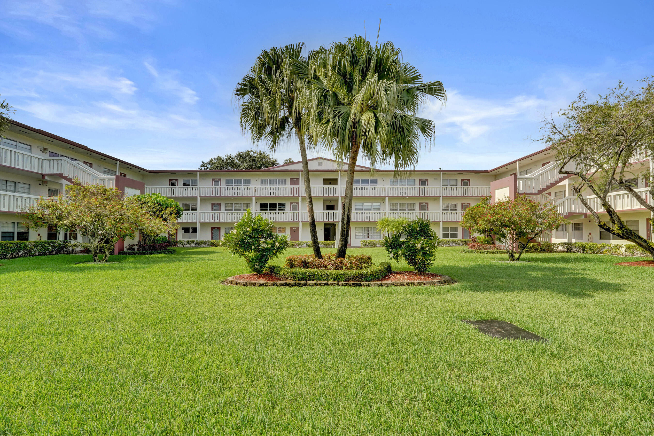 566 Fanshaw N, Boca Raton, FL 33434 — photo 2