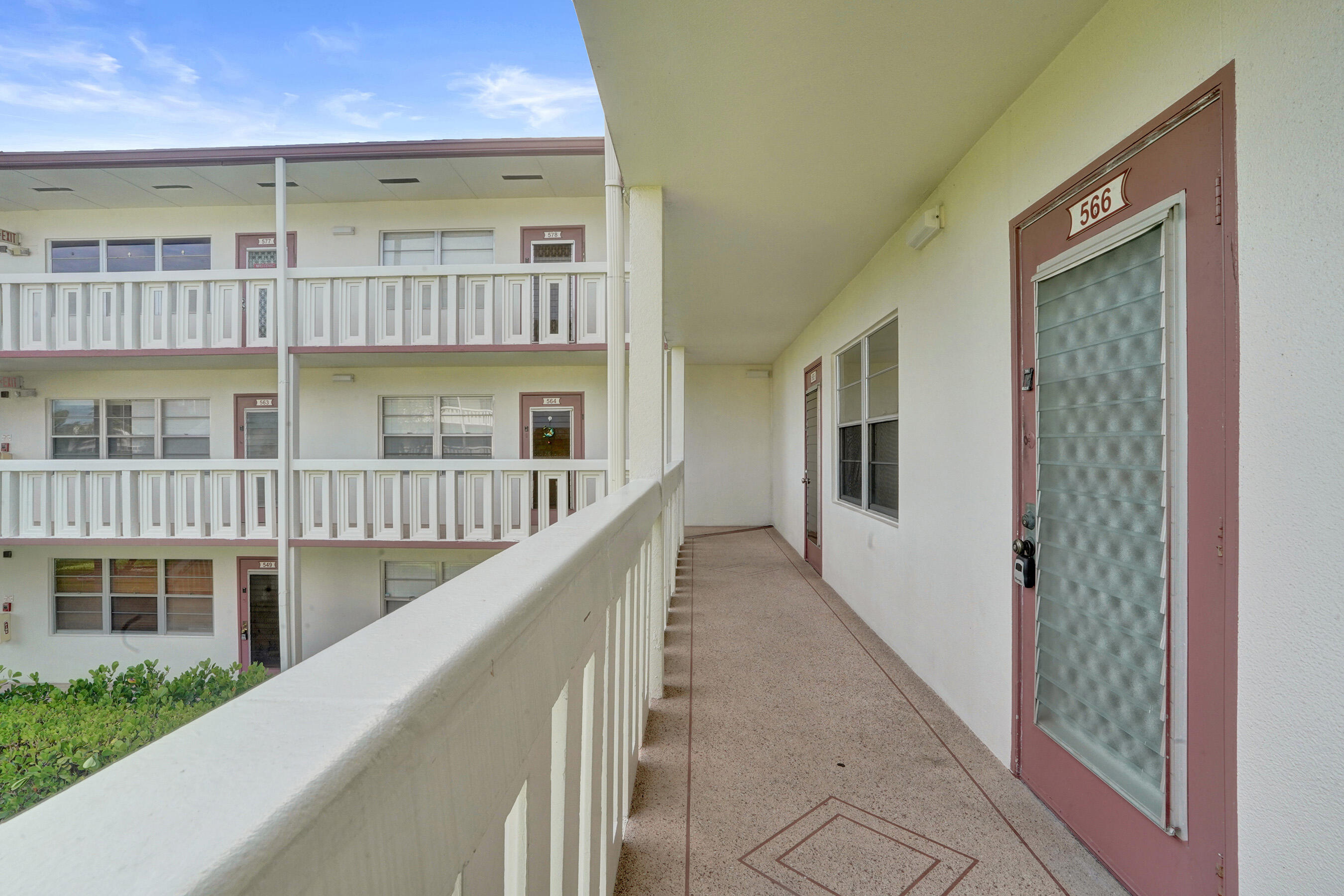 566 Fanshaw N, Boca Raton, FL 33434 — photo 3