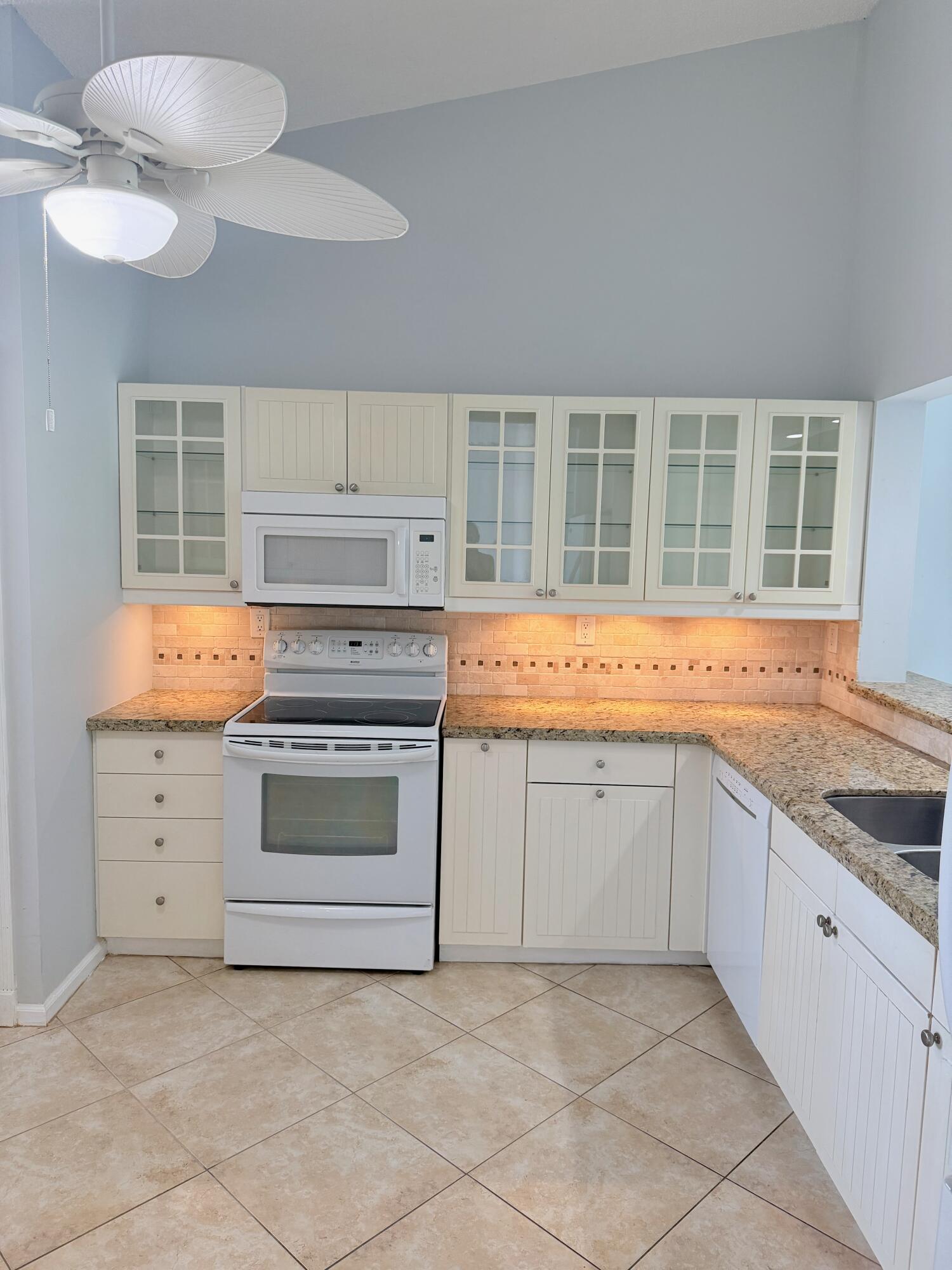 2351 NE 14th Street Causeway 537 — photo