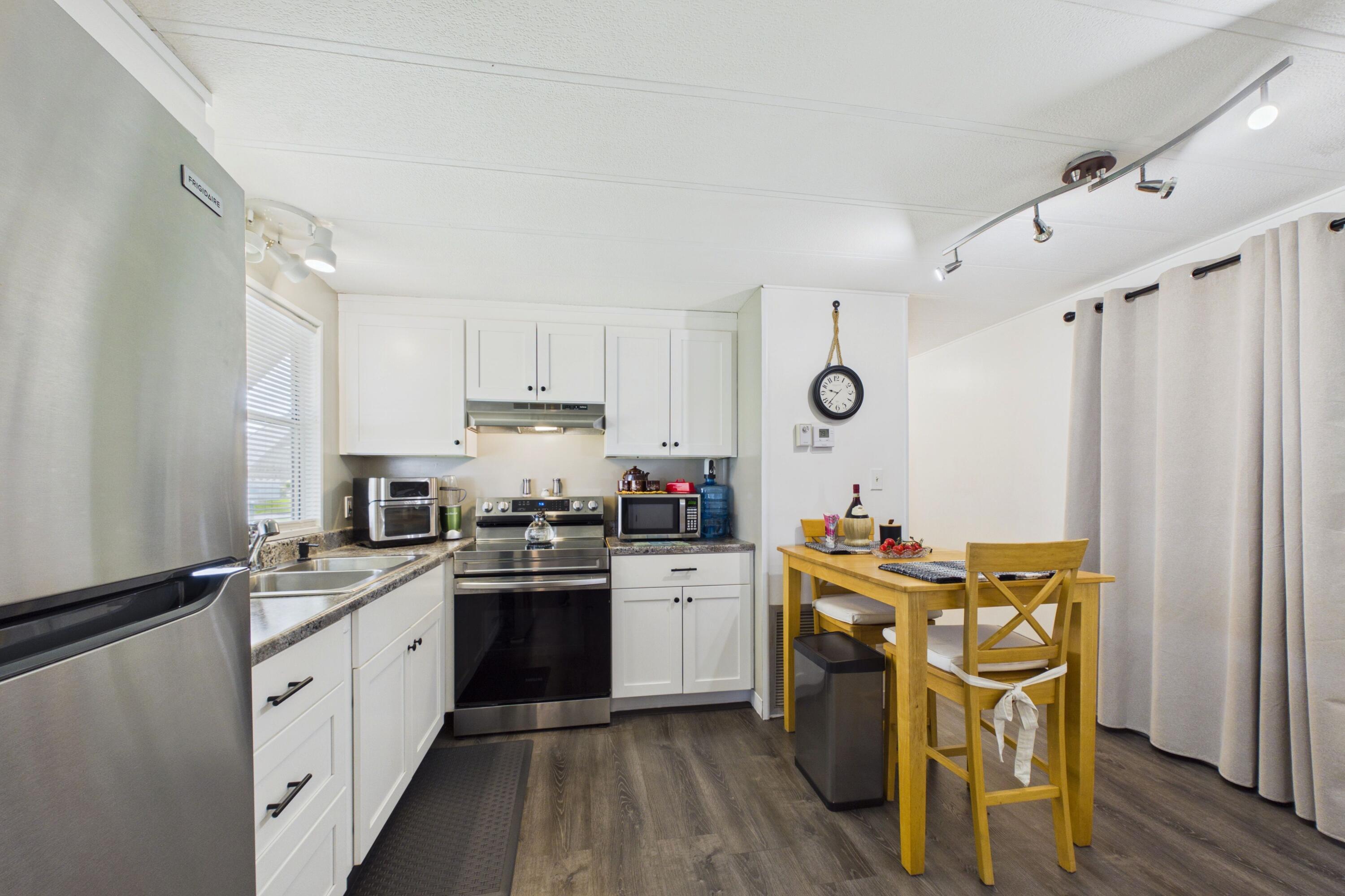 10003 Granada Bay — photo