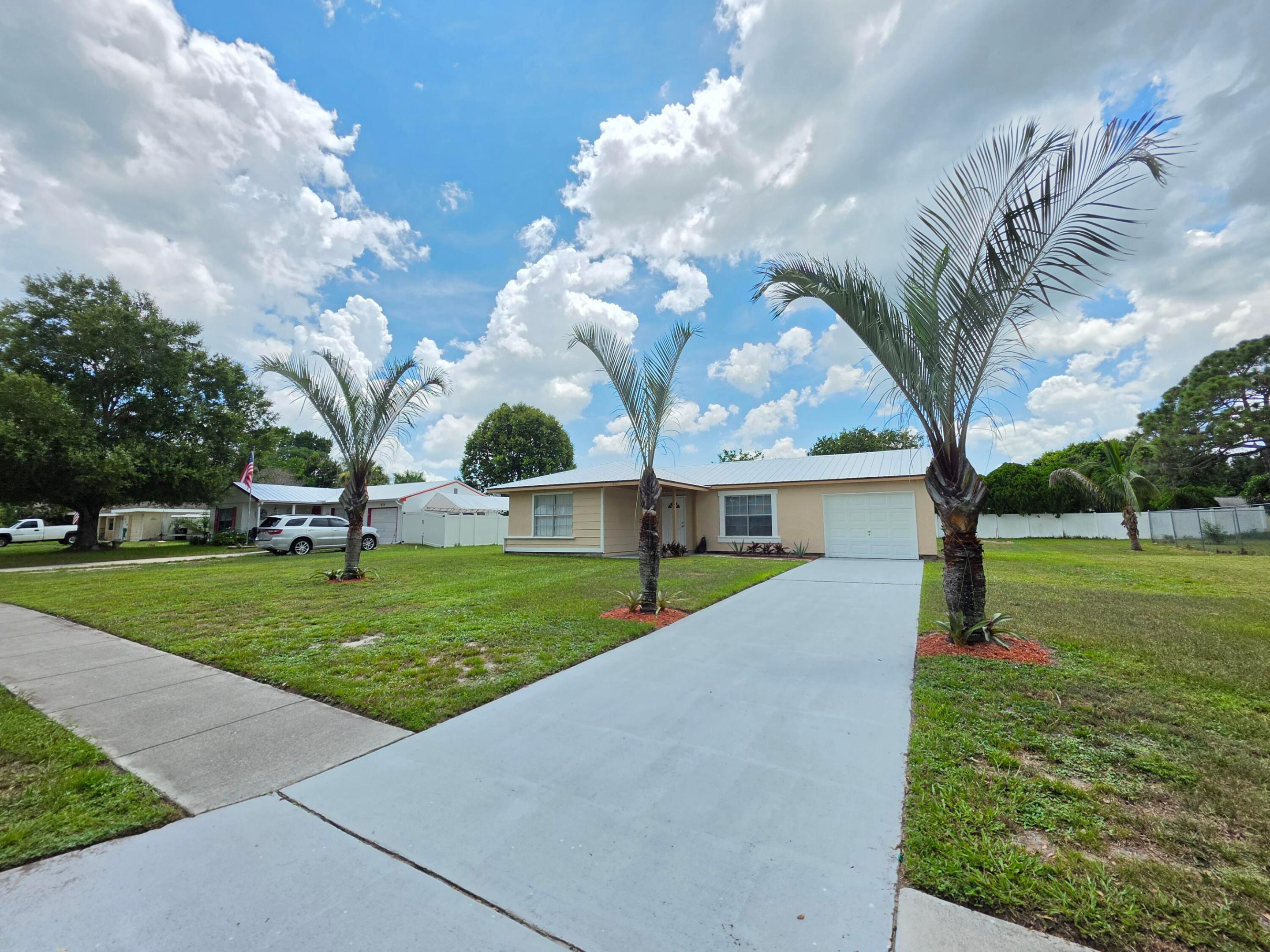 442 SW Belmont Circle — photo