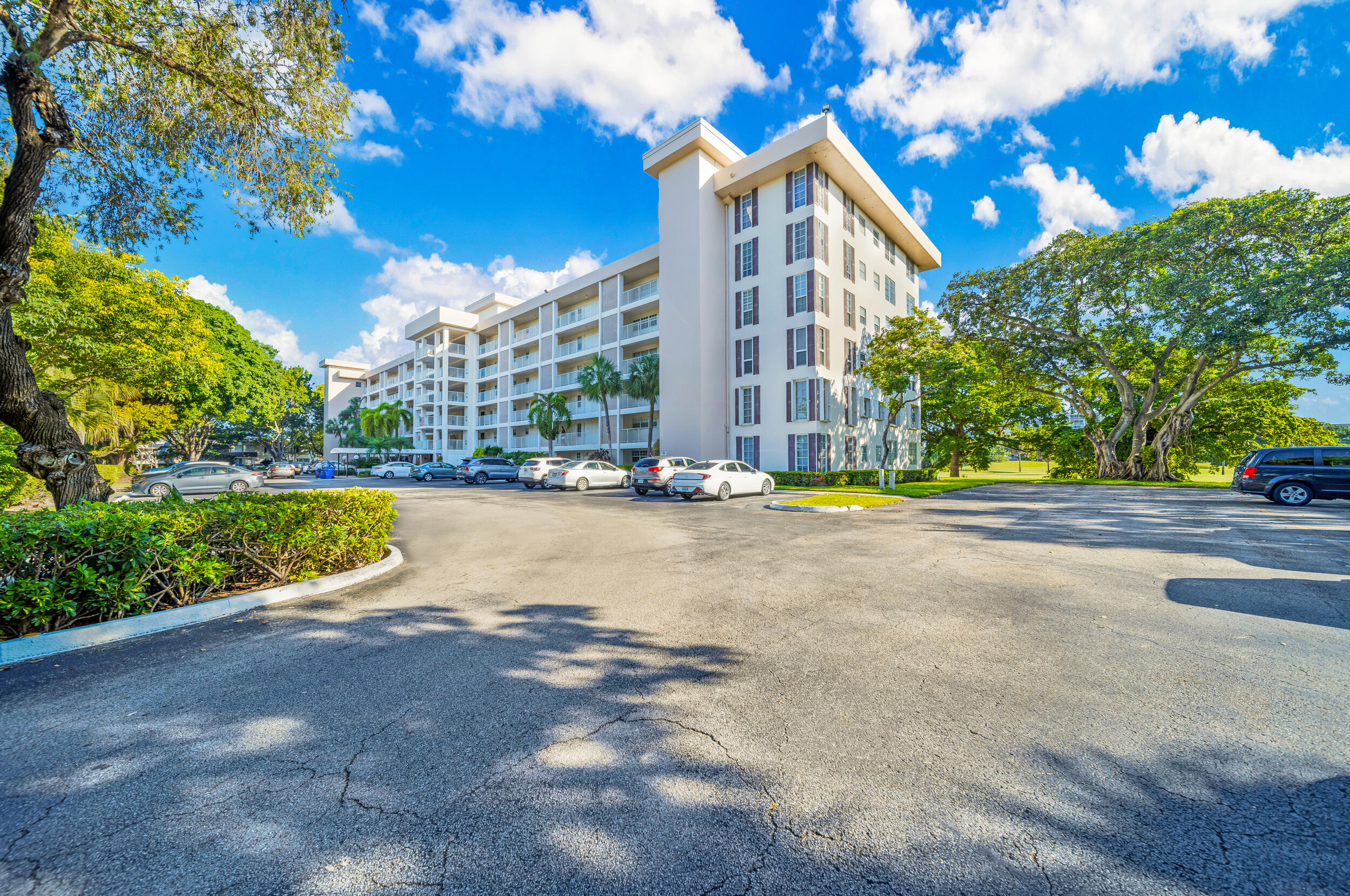 2901 S Palm Aire Drive 609 — photo