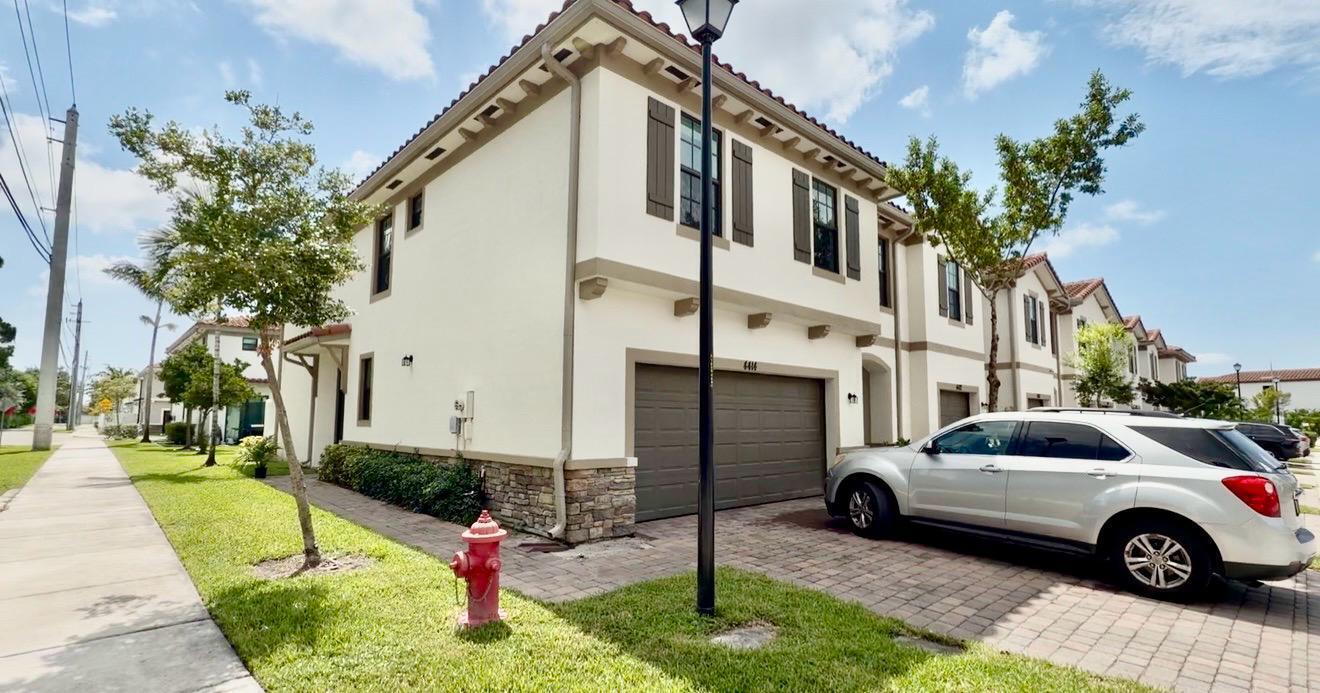 4414 Hemlock Drive — photo