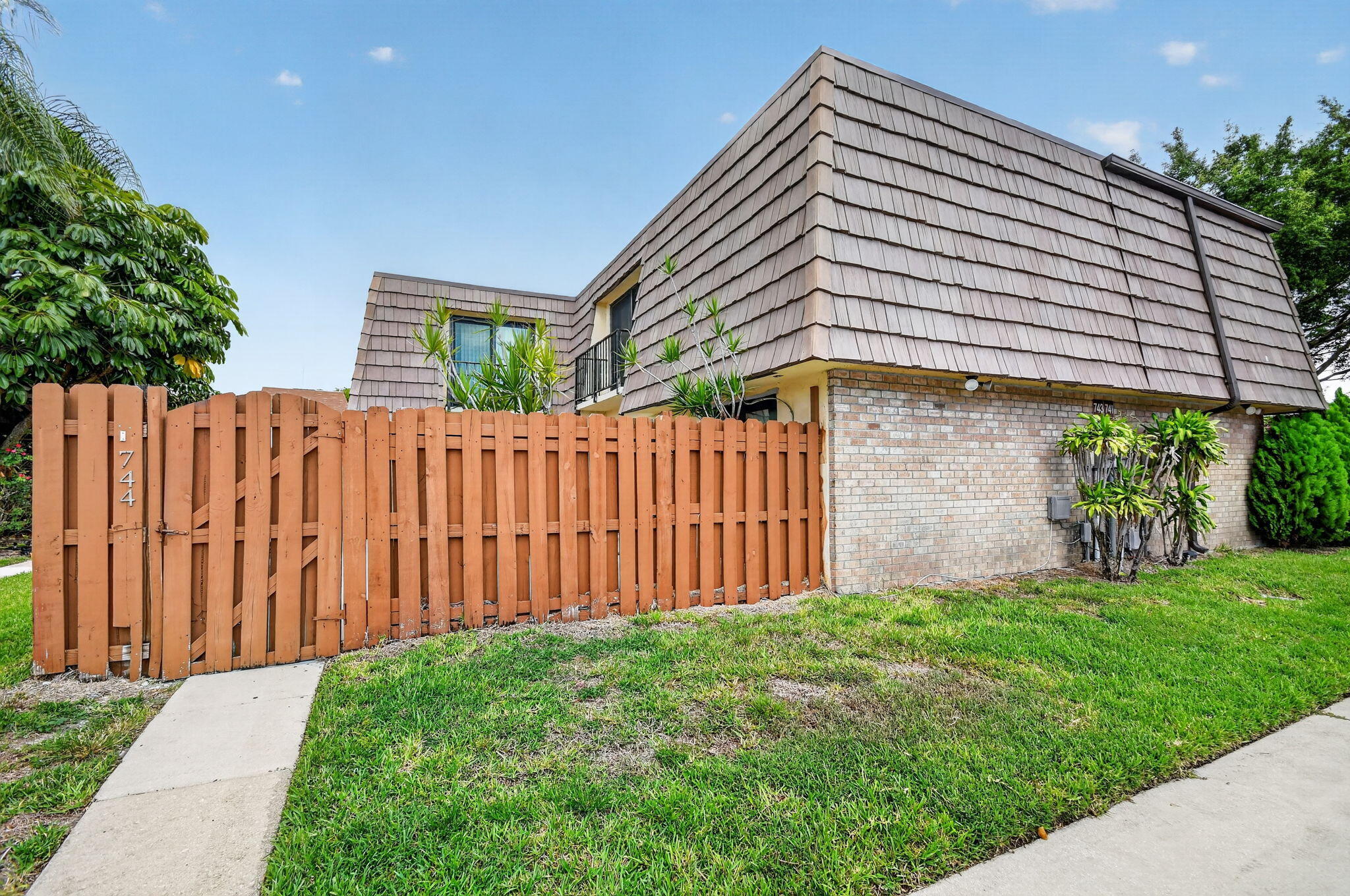 744 Springdale Circle — photo