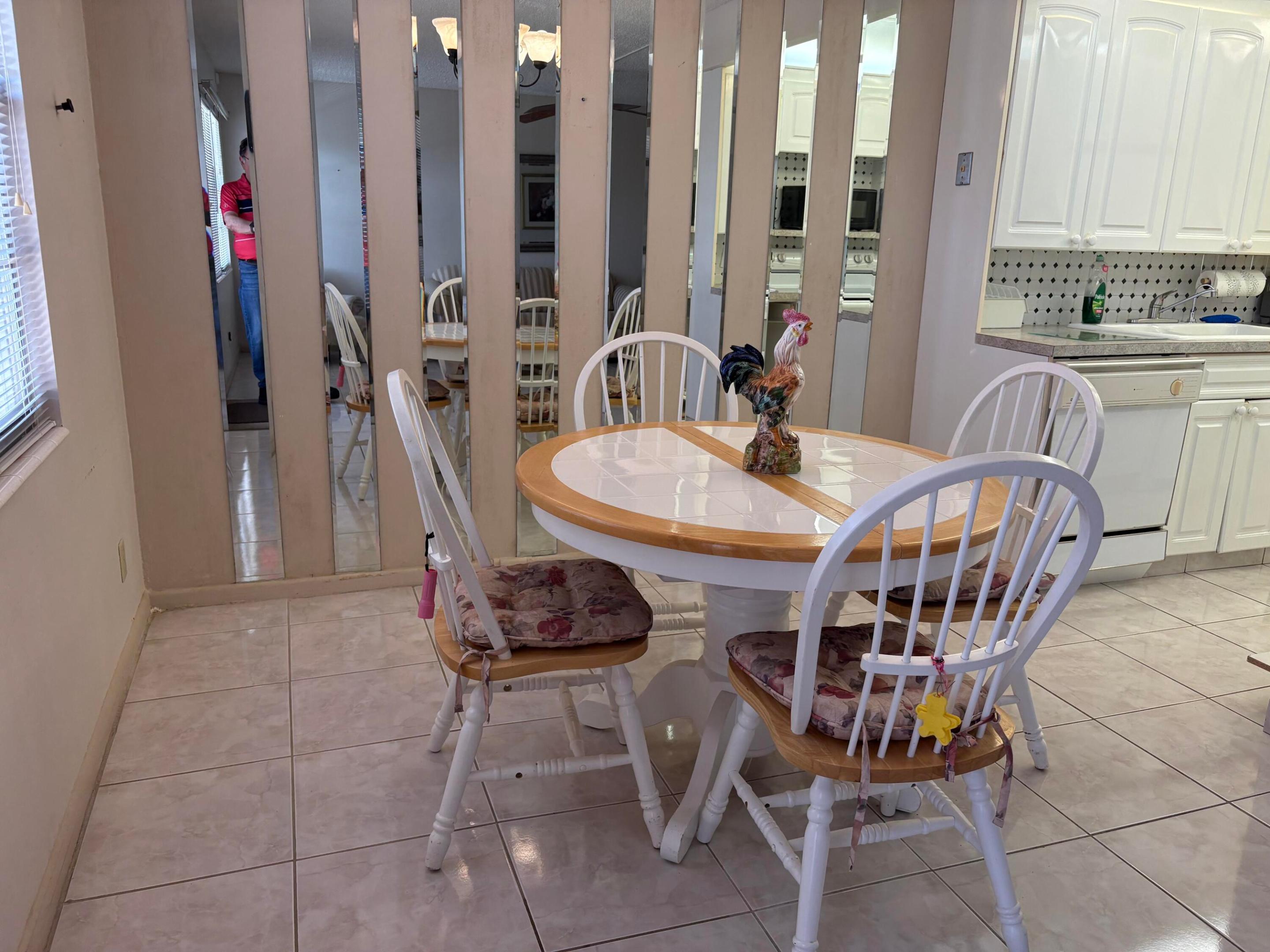 3076 Guildford E — photo