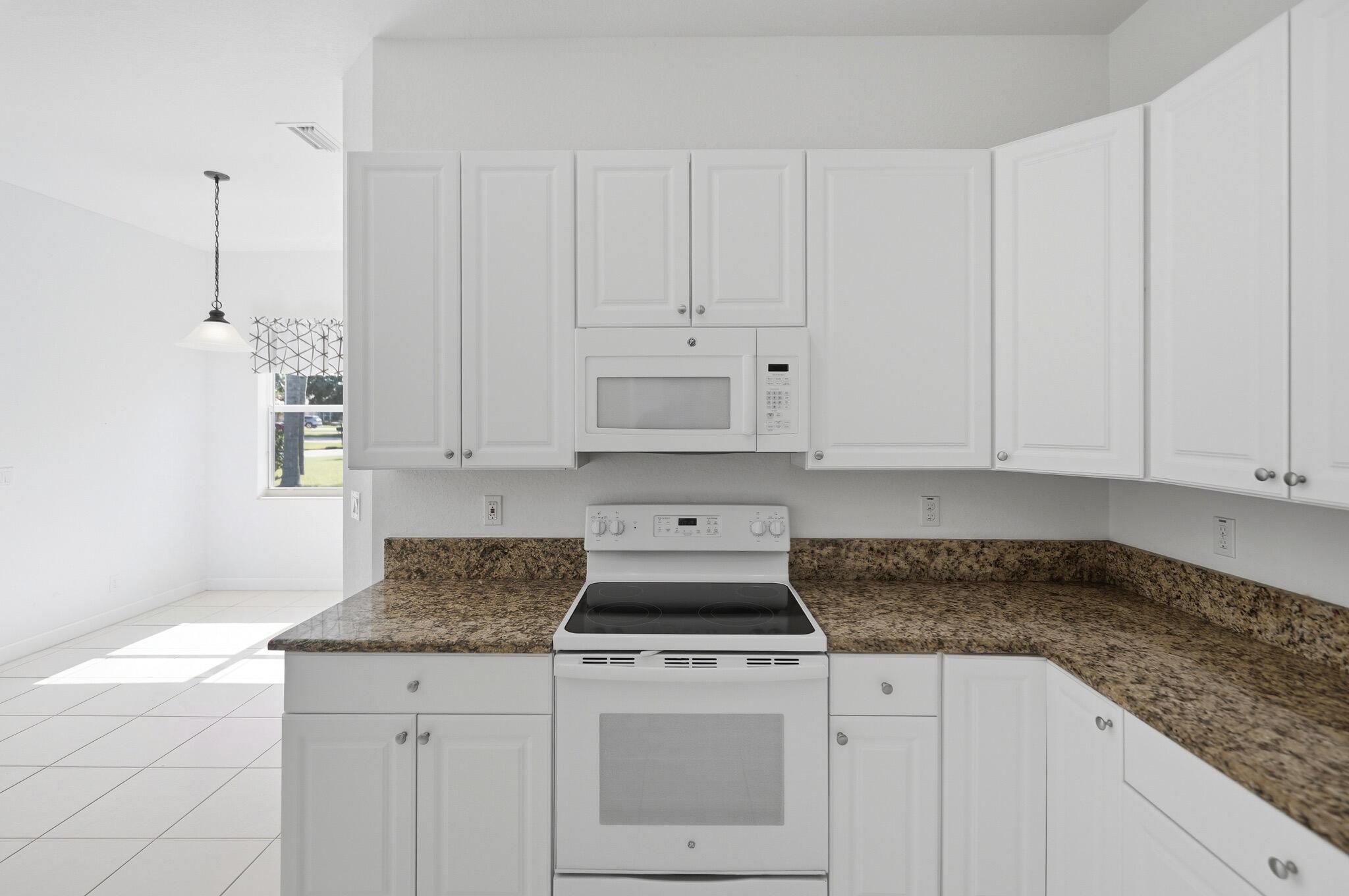 381 NW Sheffield Circle — photo