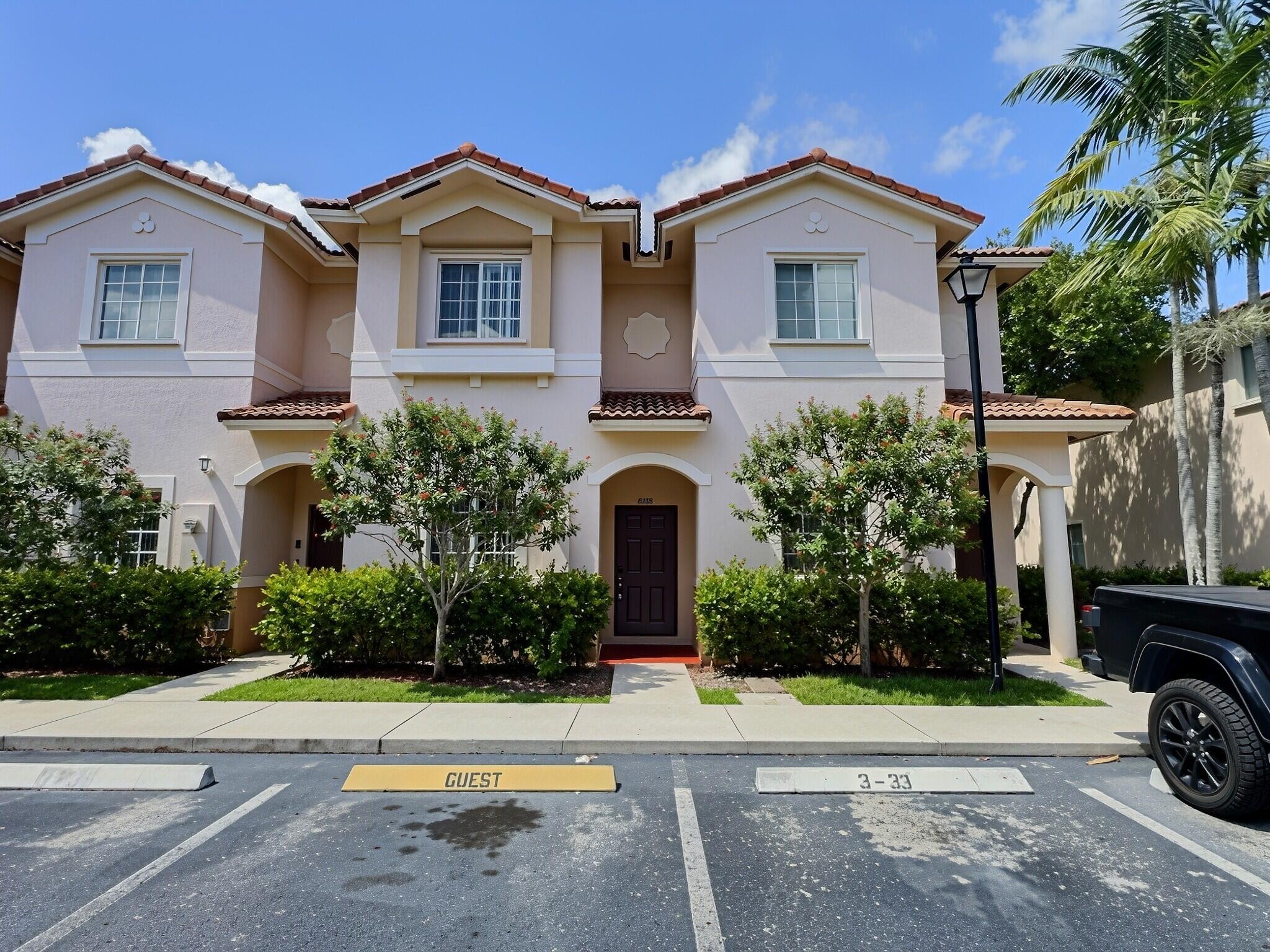 8833 S Isles Circle 8833 — photo