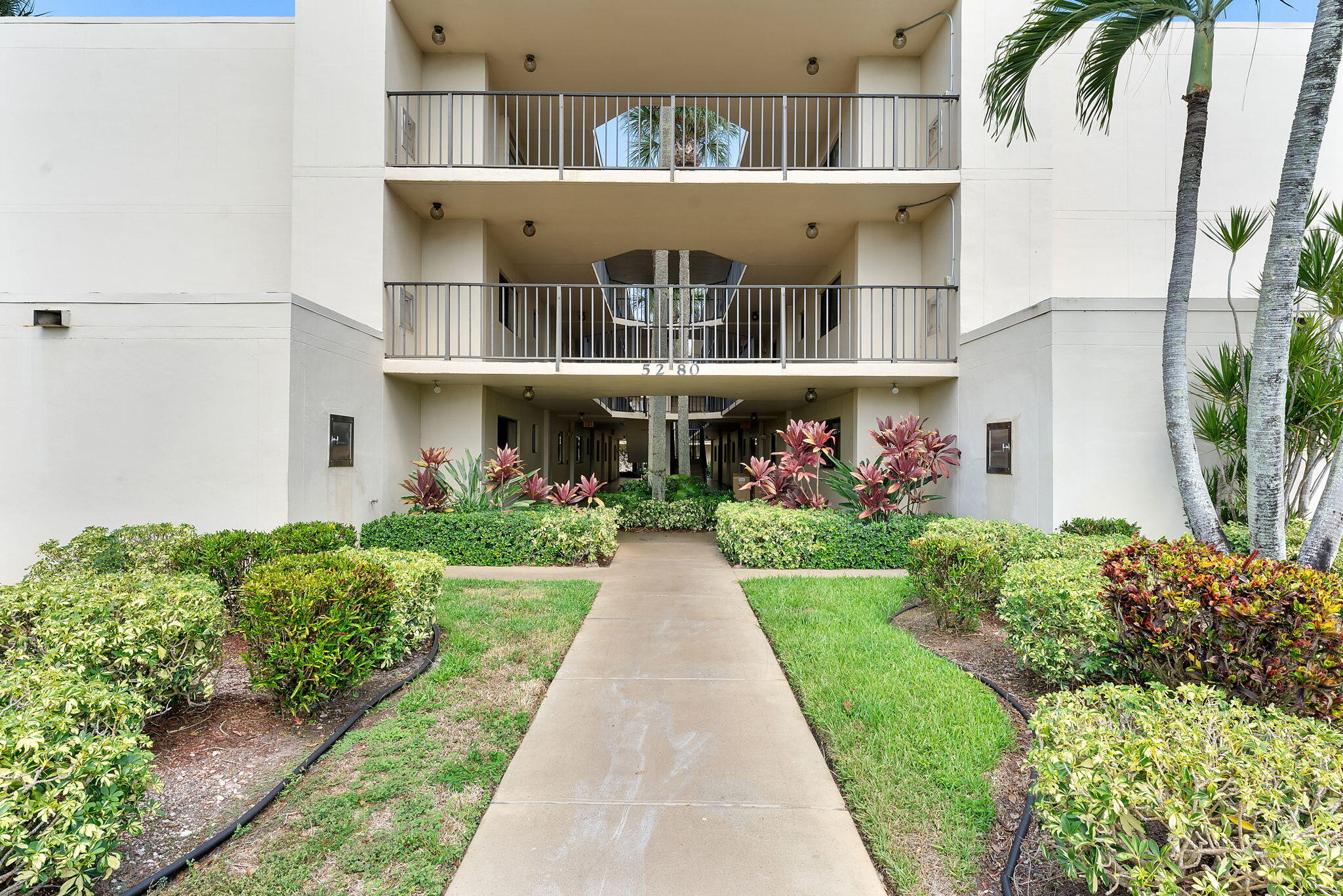 5280 Las Verdes Circle 124 — photo