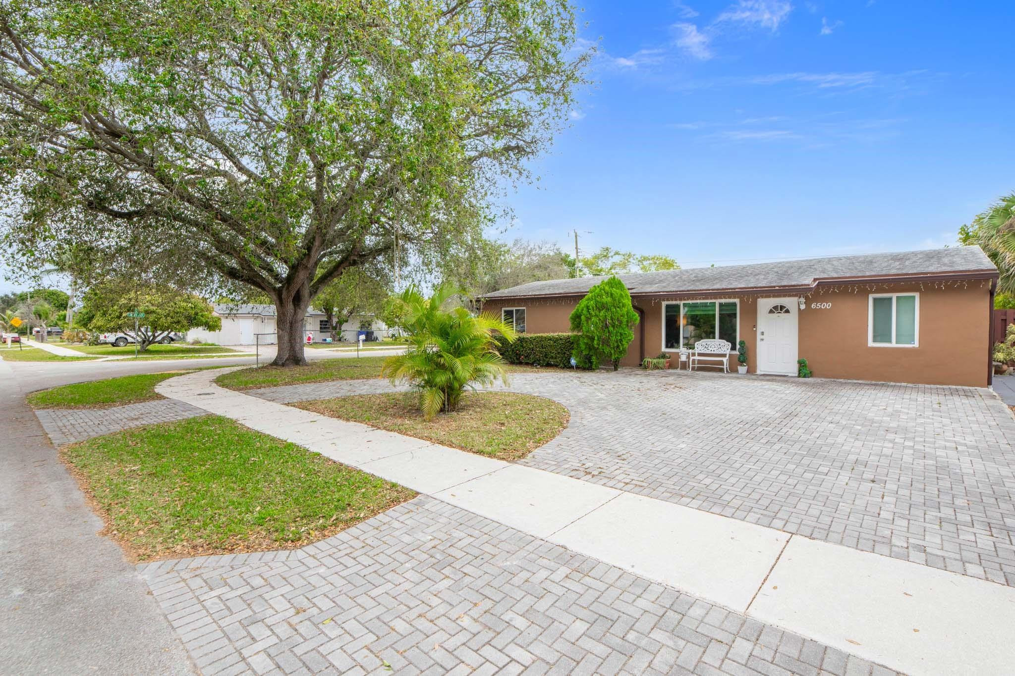 6500 SW 16th Court — photo