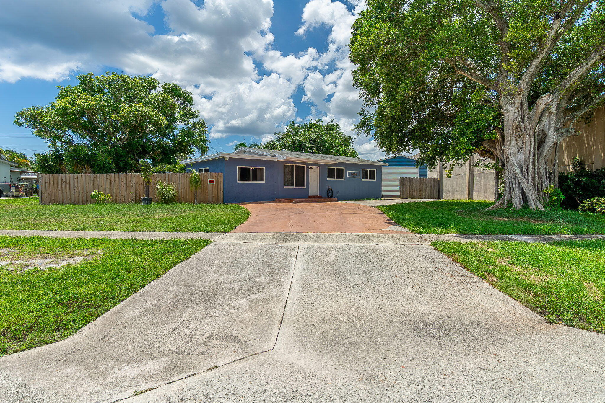1446 W Drew Street — photo