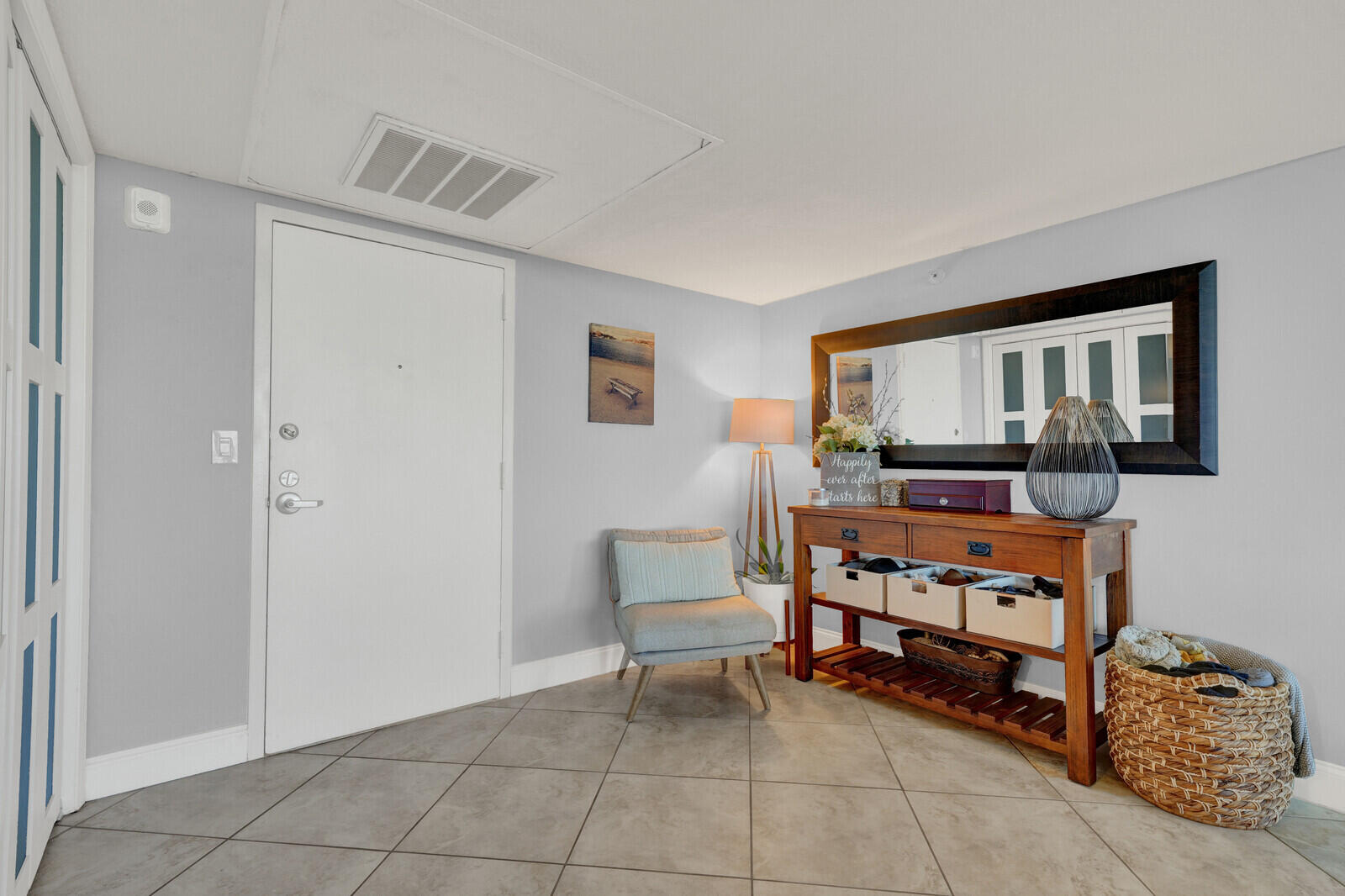 859 Jeffery Street 7050 — photo