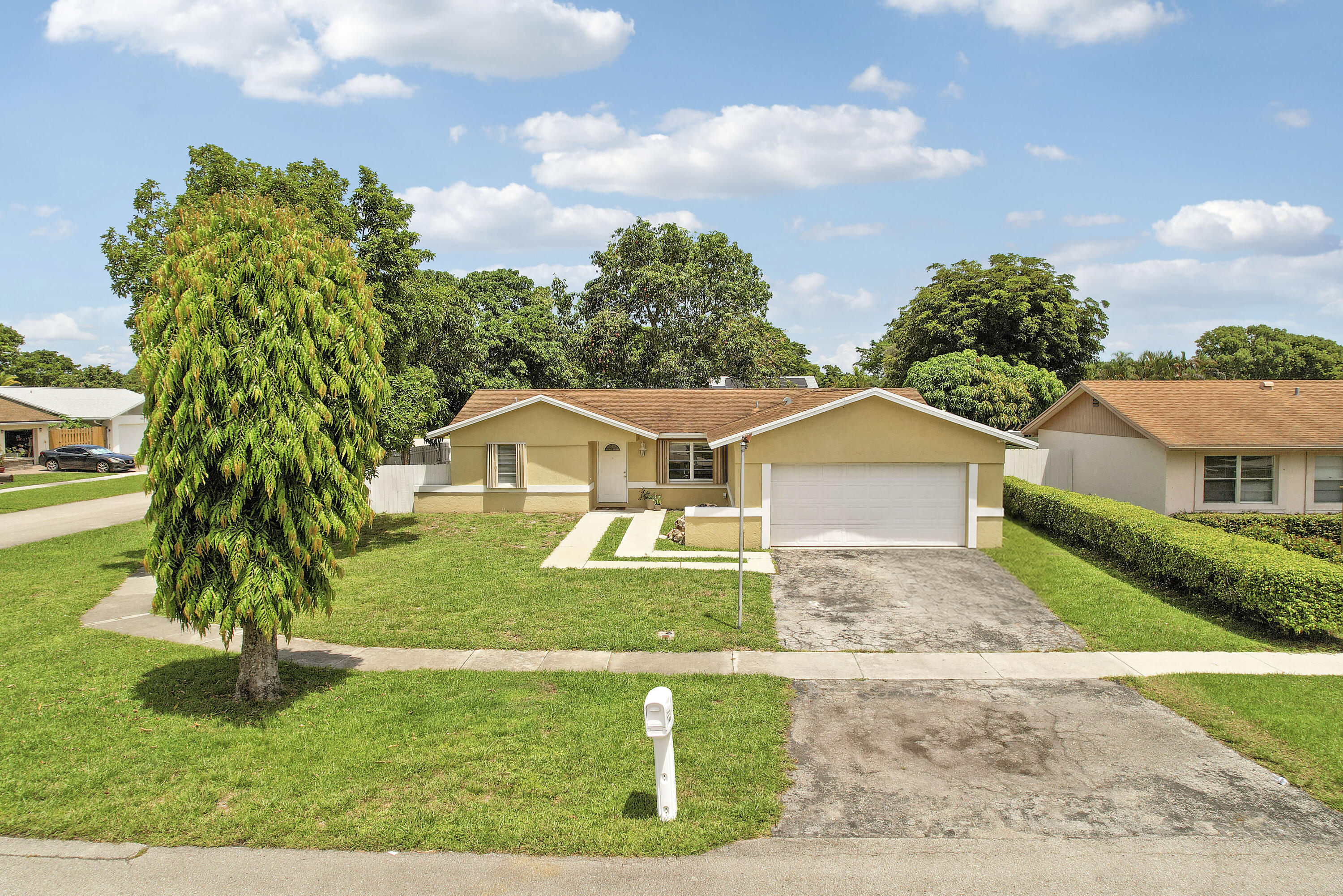 9235 Saddlecreek Drive — photo