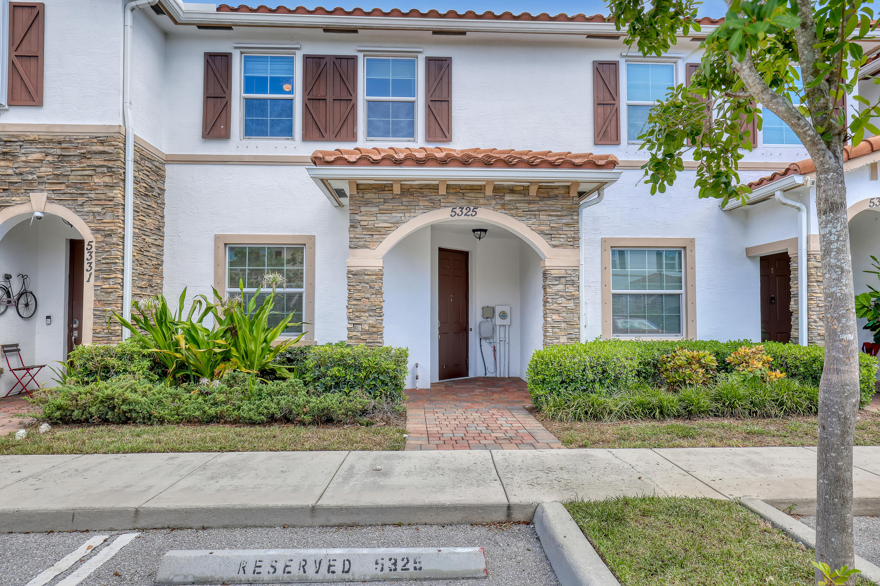 5325 Ashley River Road — photo