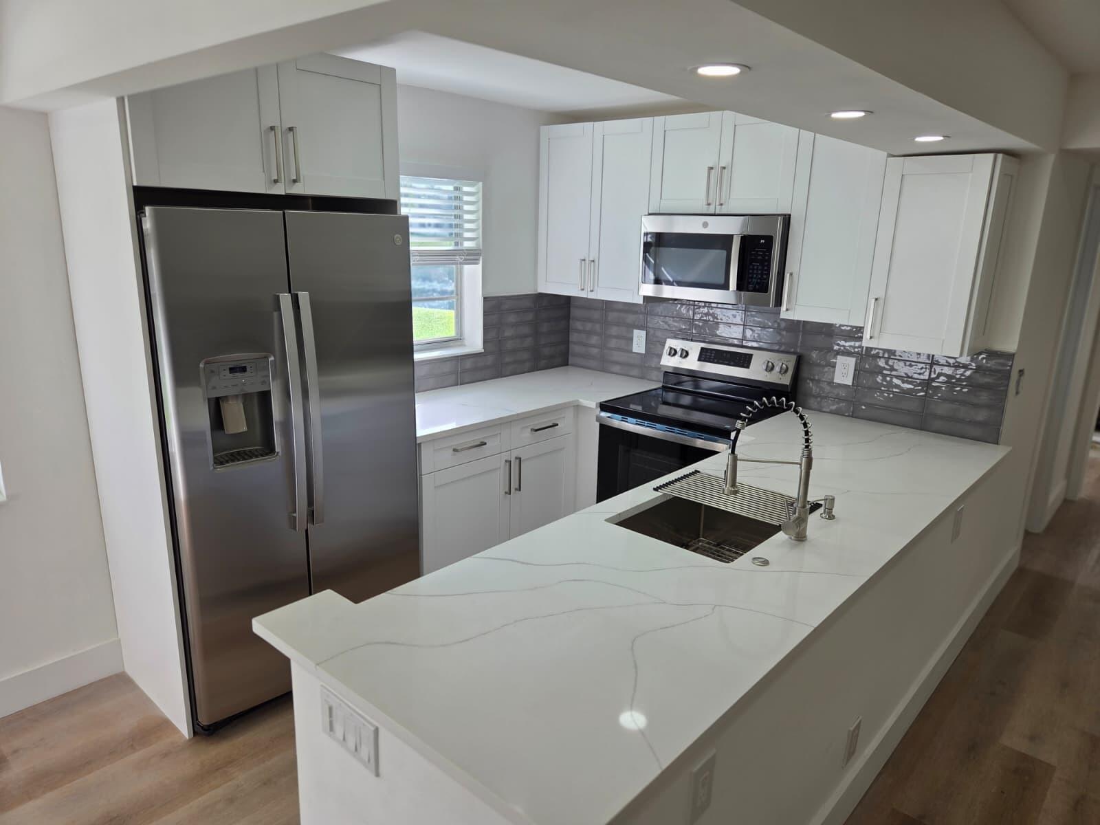 205 Ellesmere E 205 — photo