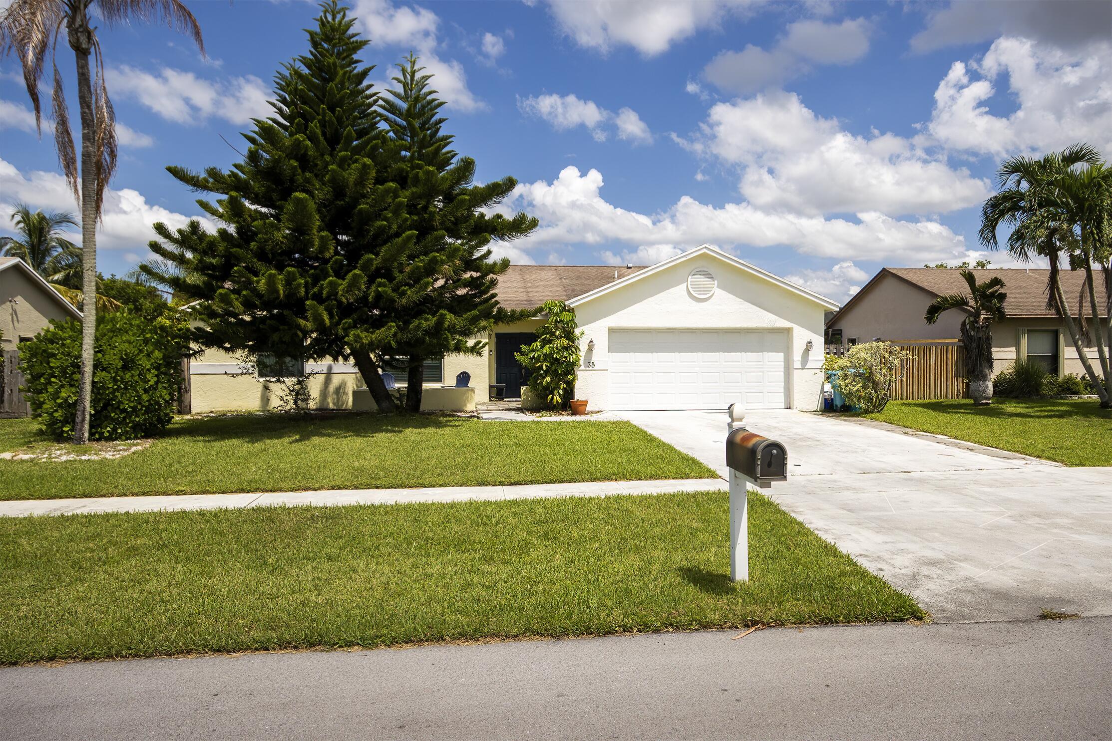 35 Cedar Circle — photo