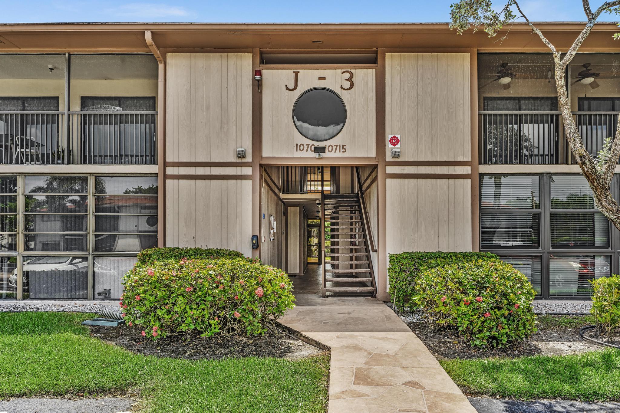 10701 W Clairmont Circle 109 — photo