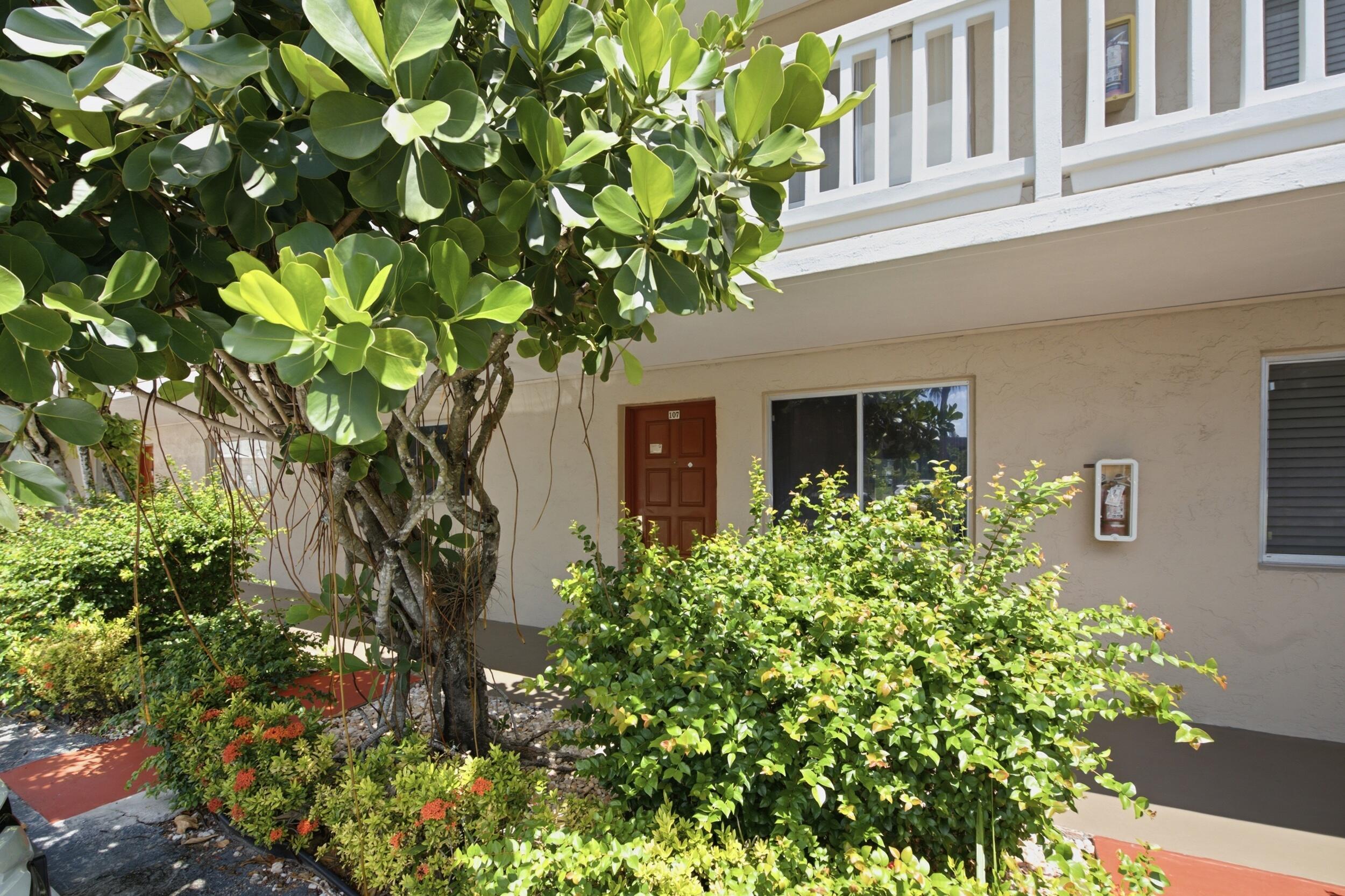 3601 Inverrary Drive 107 — photo