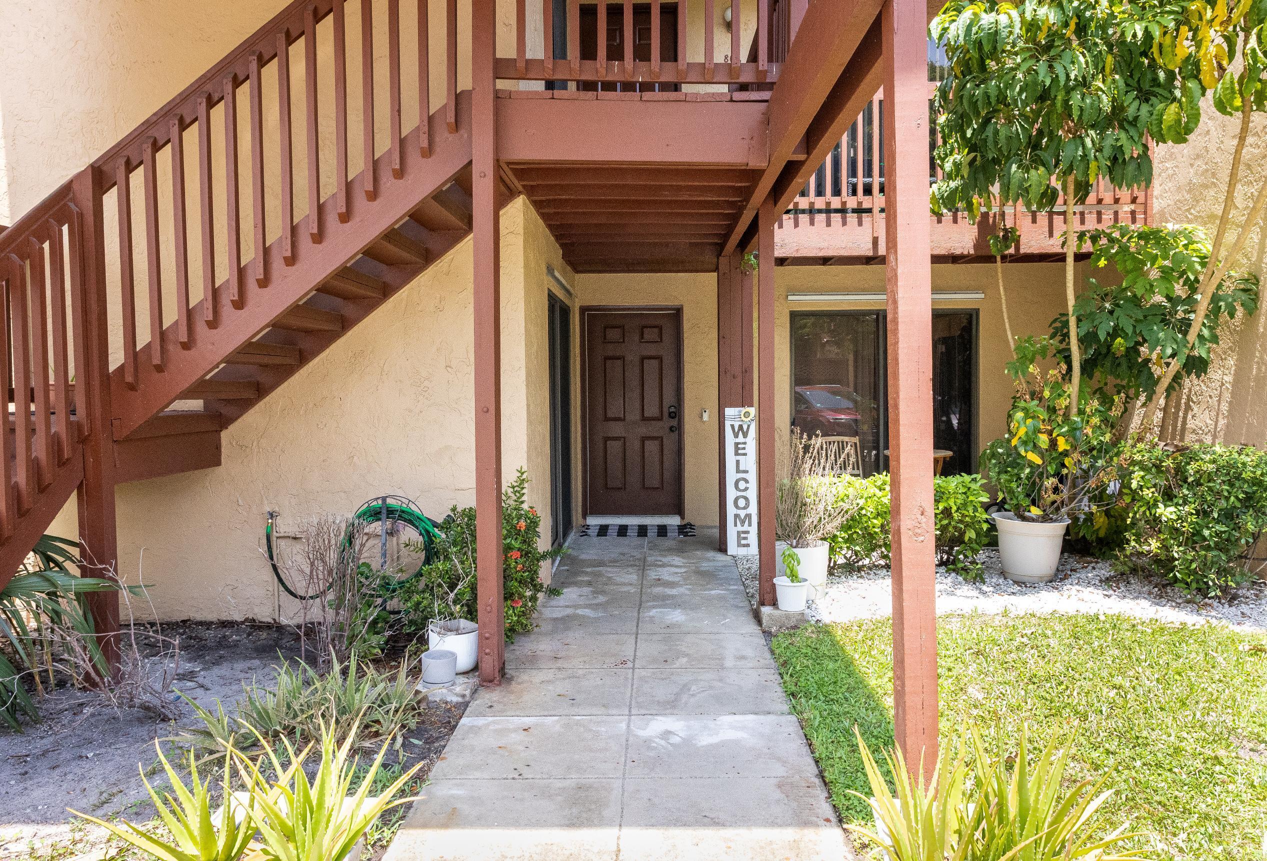 803 Lakeview Circle — photo