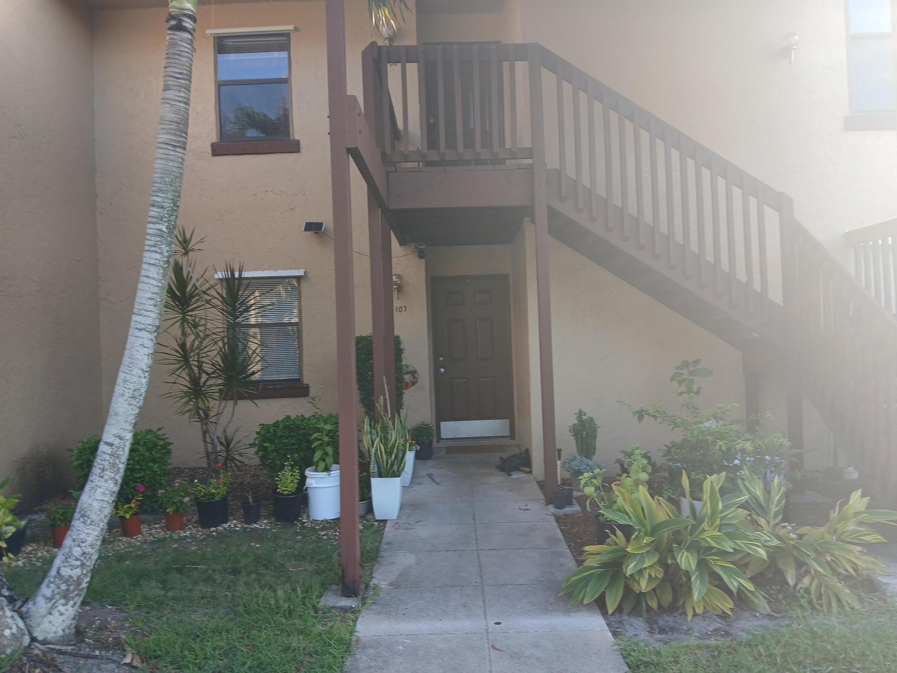 1108 Lakeview Drive E — photo