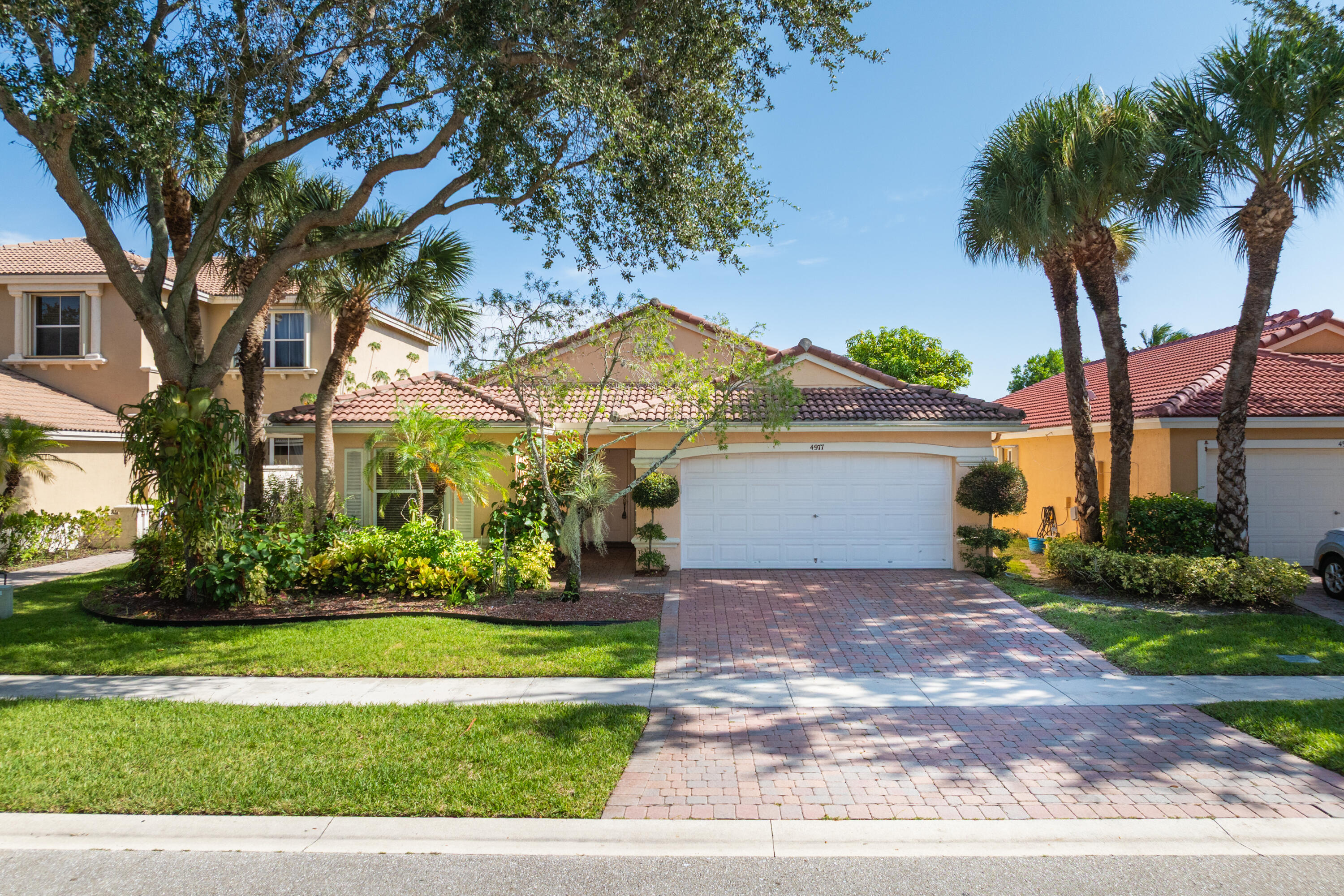 4977 Victoria Circle — photo