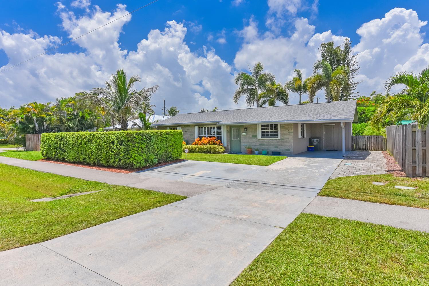 18625 Loxahatchee River Road — photo