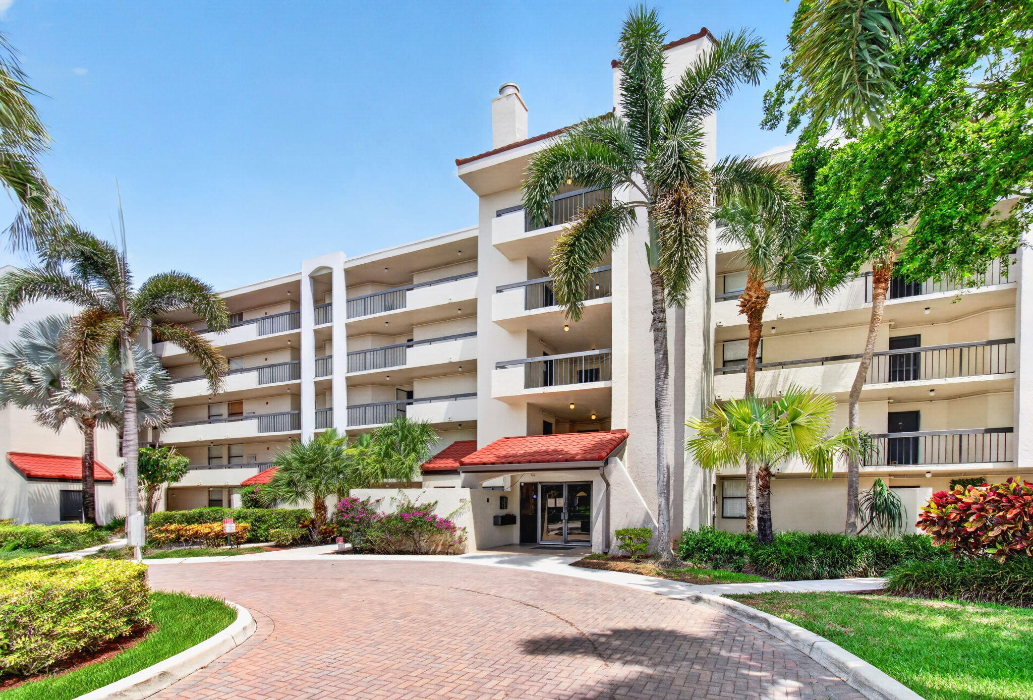 825 Egret Circle 504 — photo