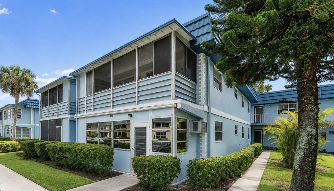 260 Brittany F — photo