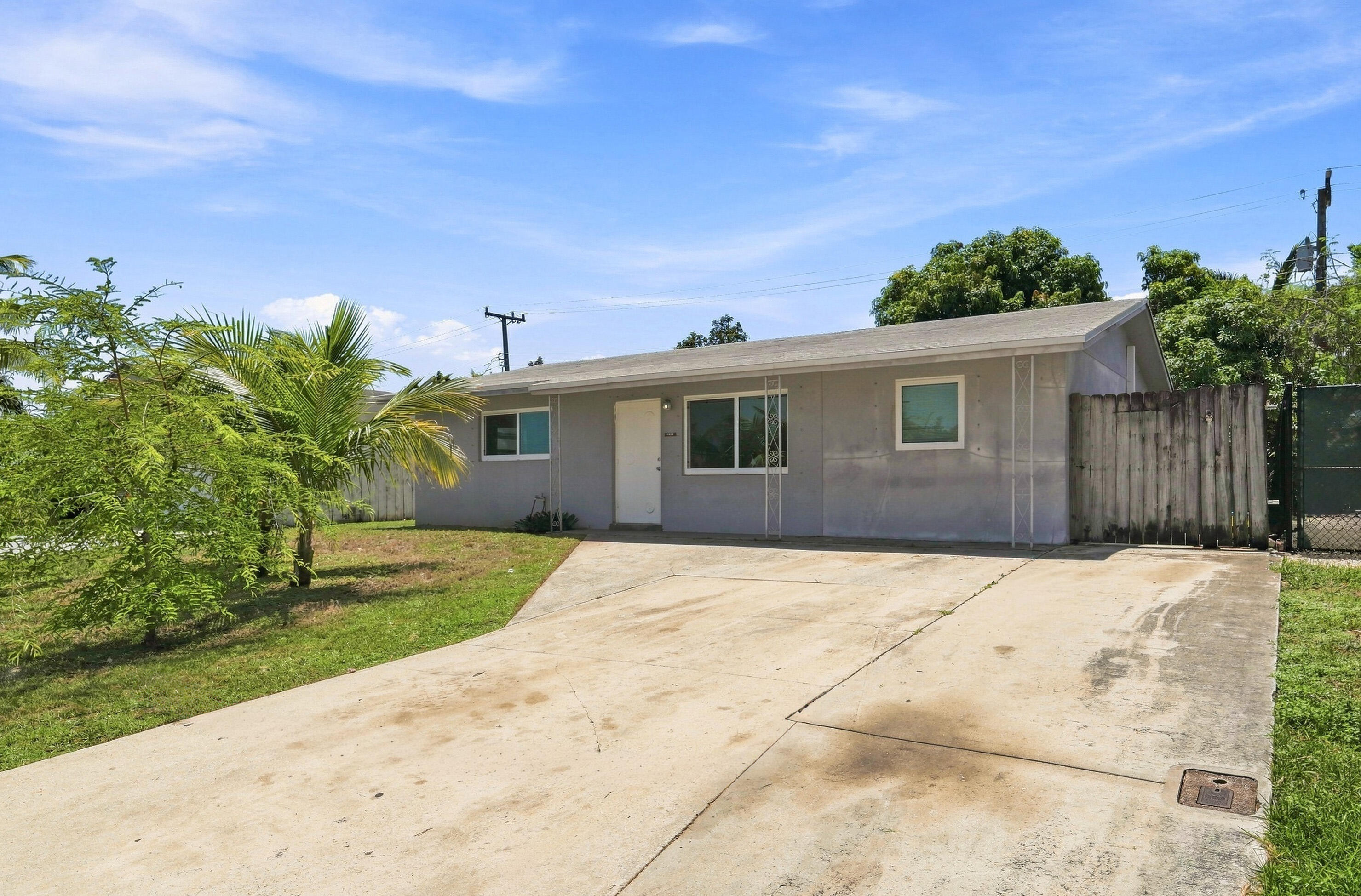 1010 Pinetree Drive — photo