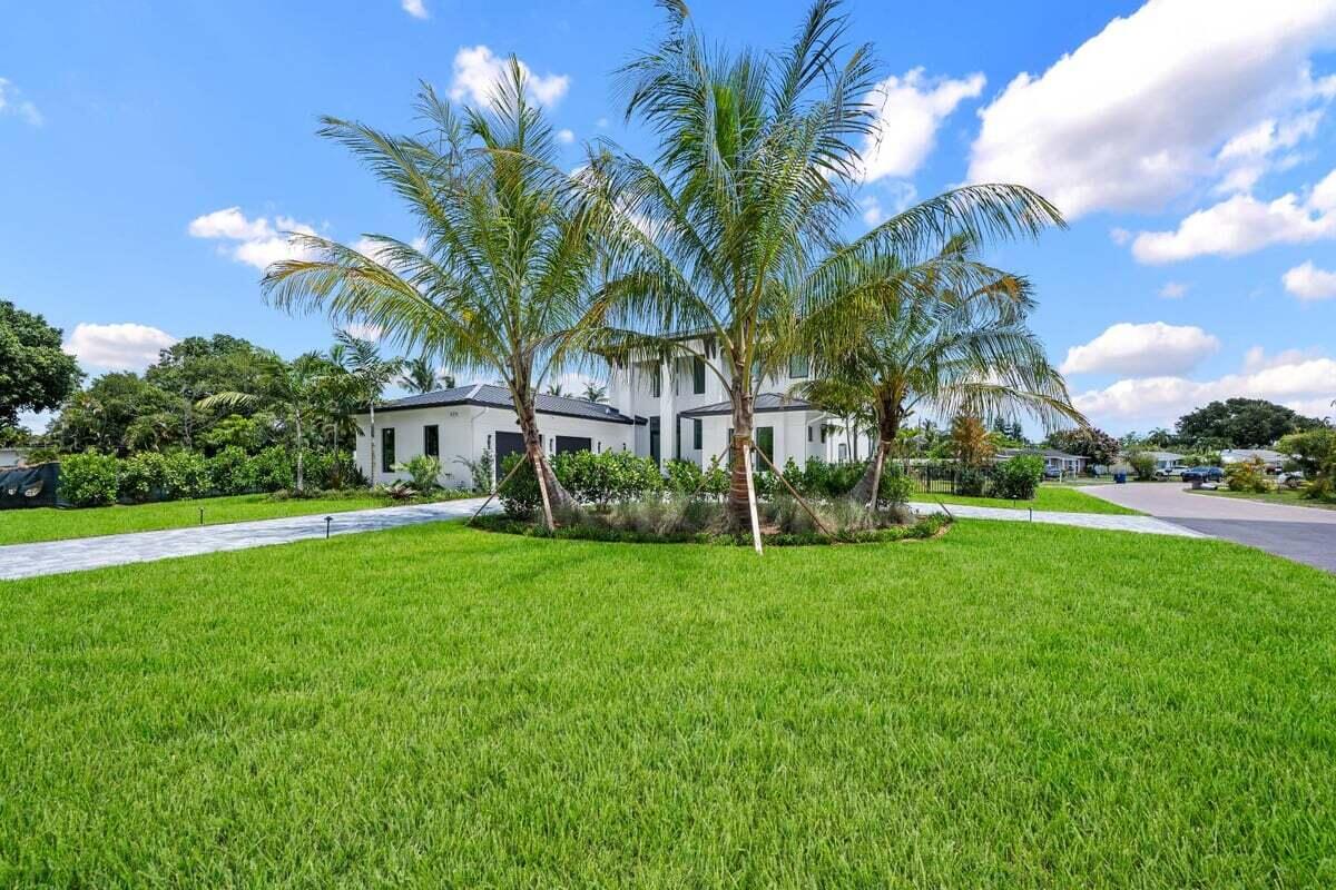 325 W Riverside Drive, Jupiter, FL 33469 — photo 2