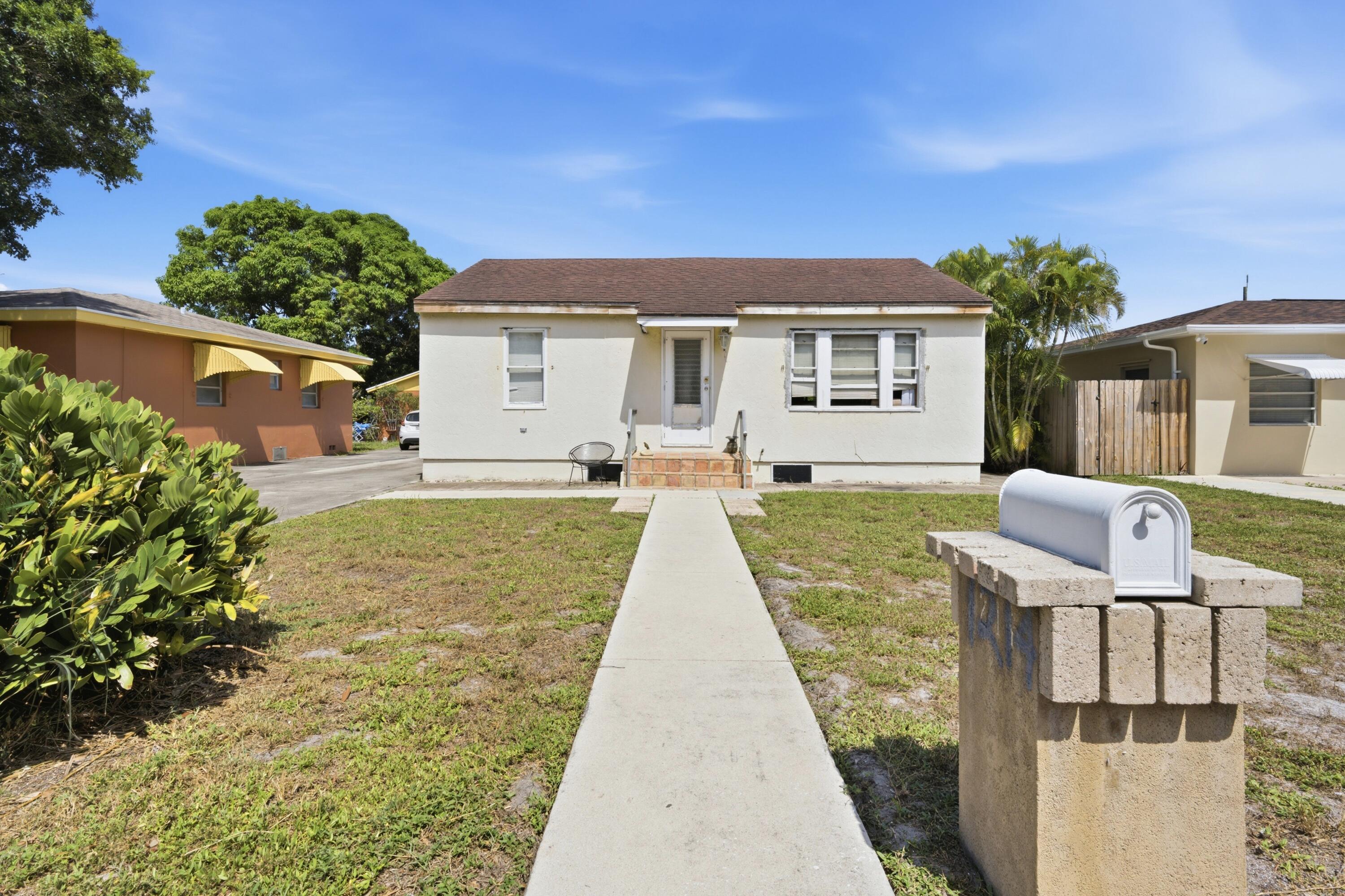 1214 N C Street — photo