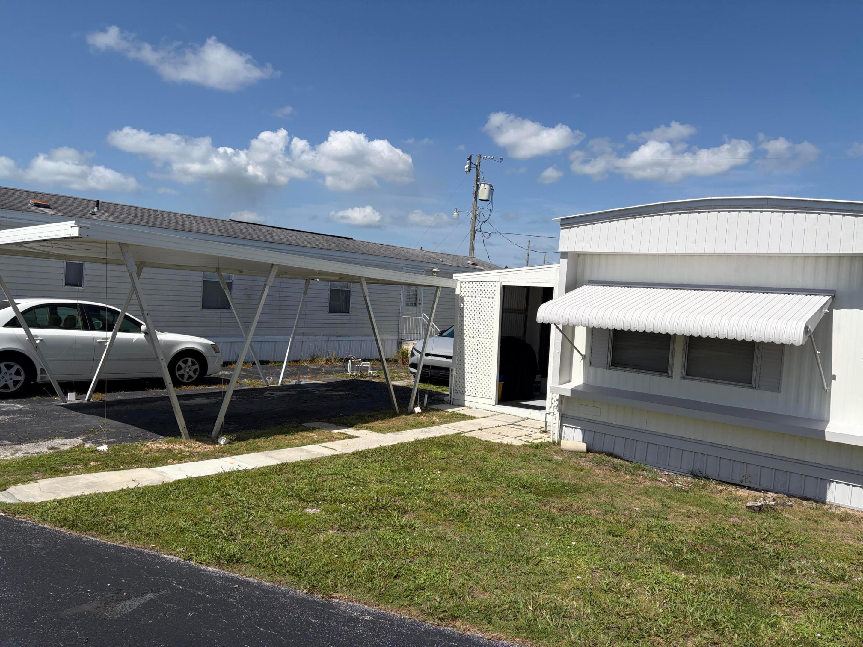 11055 SE Federal Highway 19 — photo