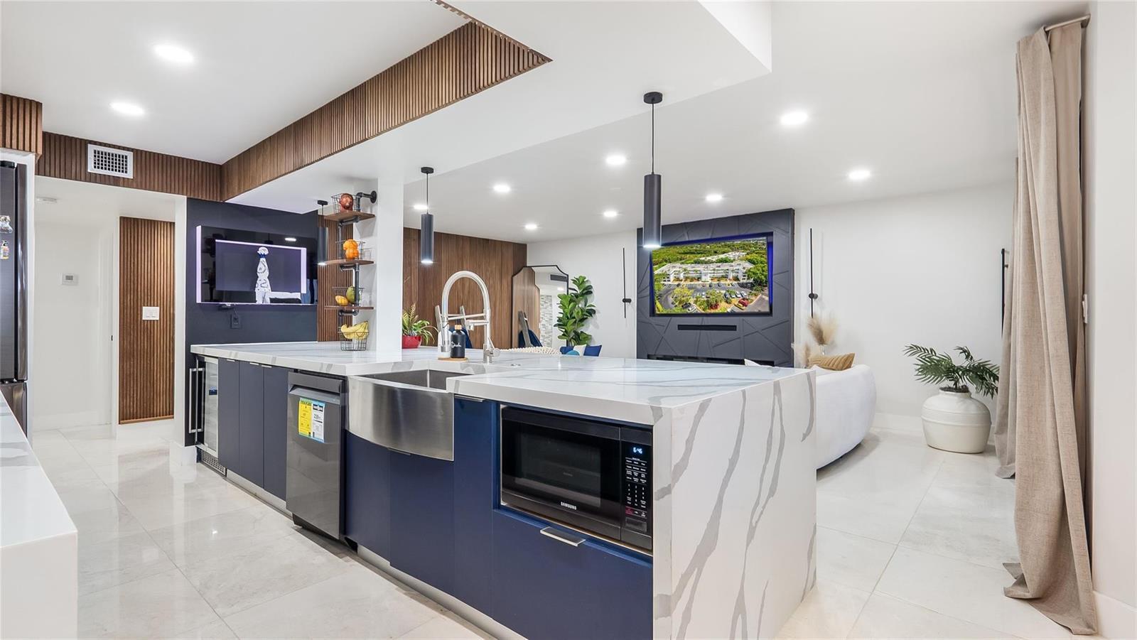 1410 Sheridan Street 7I — photo