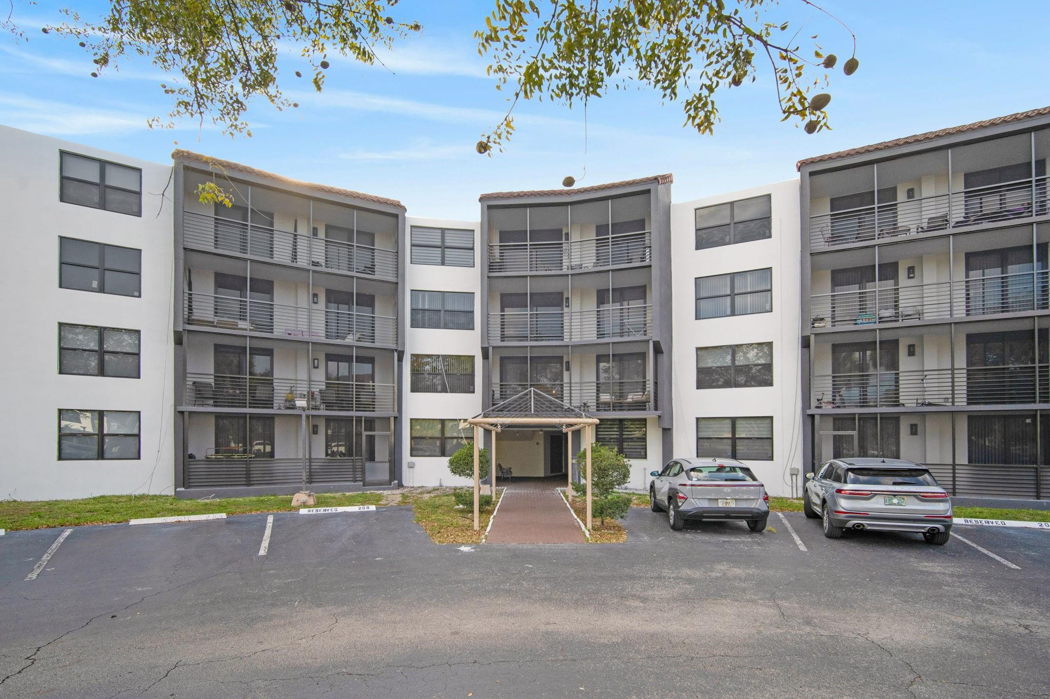 3900 N Hills Drive 306 — photo