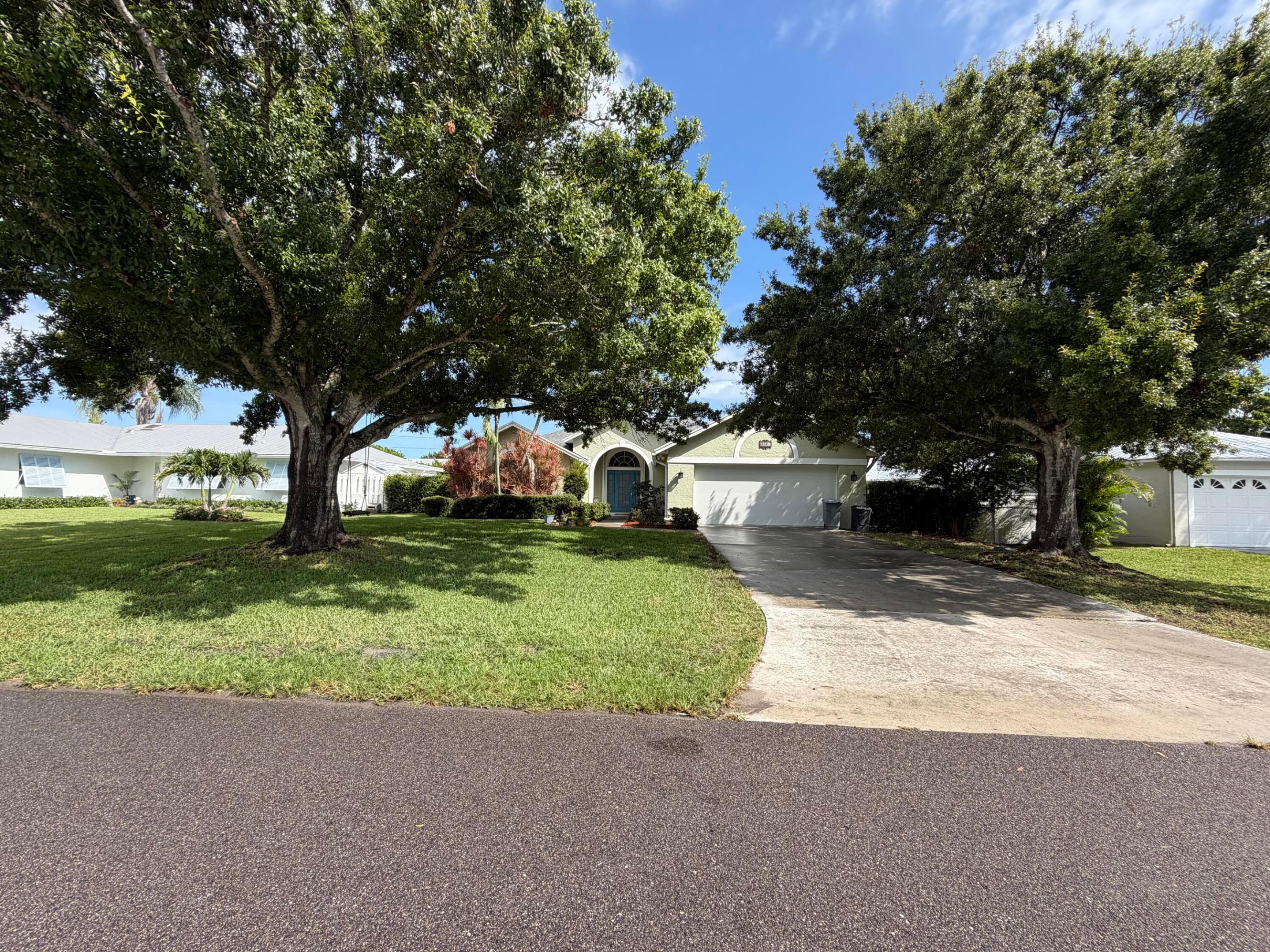 8081 SE Helen Terrace — photo